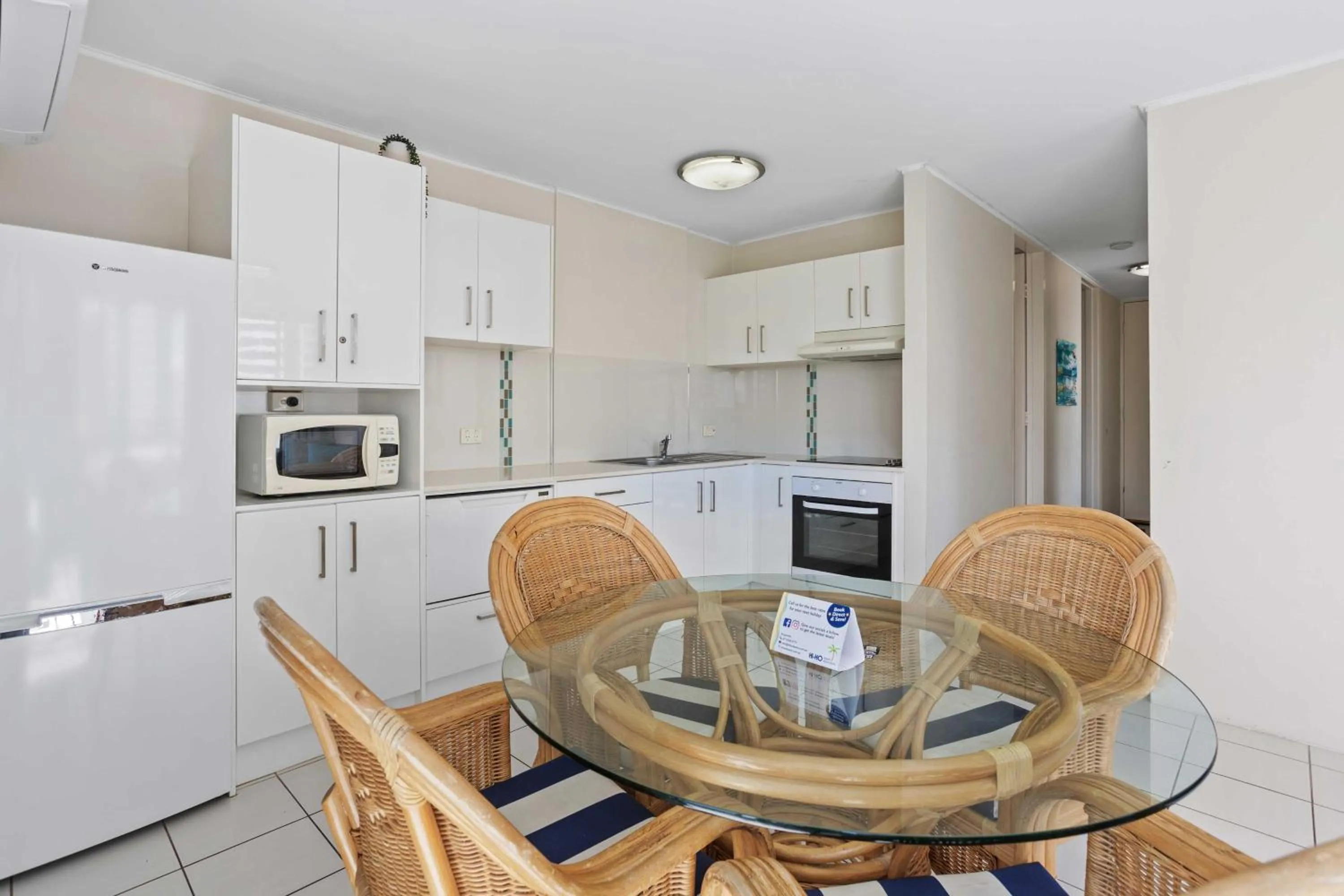 Living room in Hi Ho Beach Apartments on Broadbeach