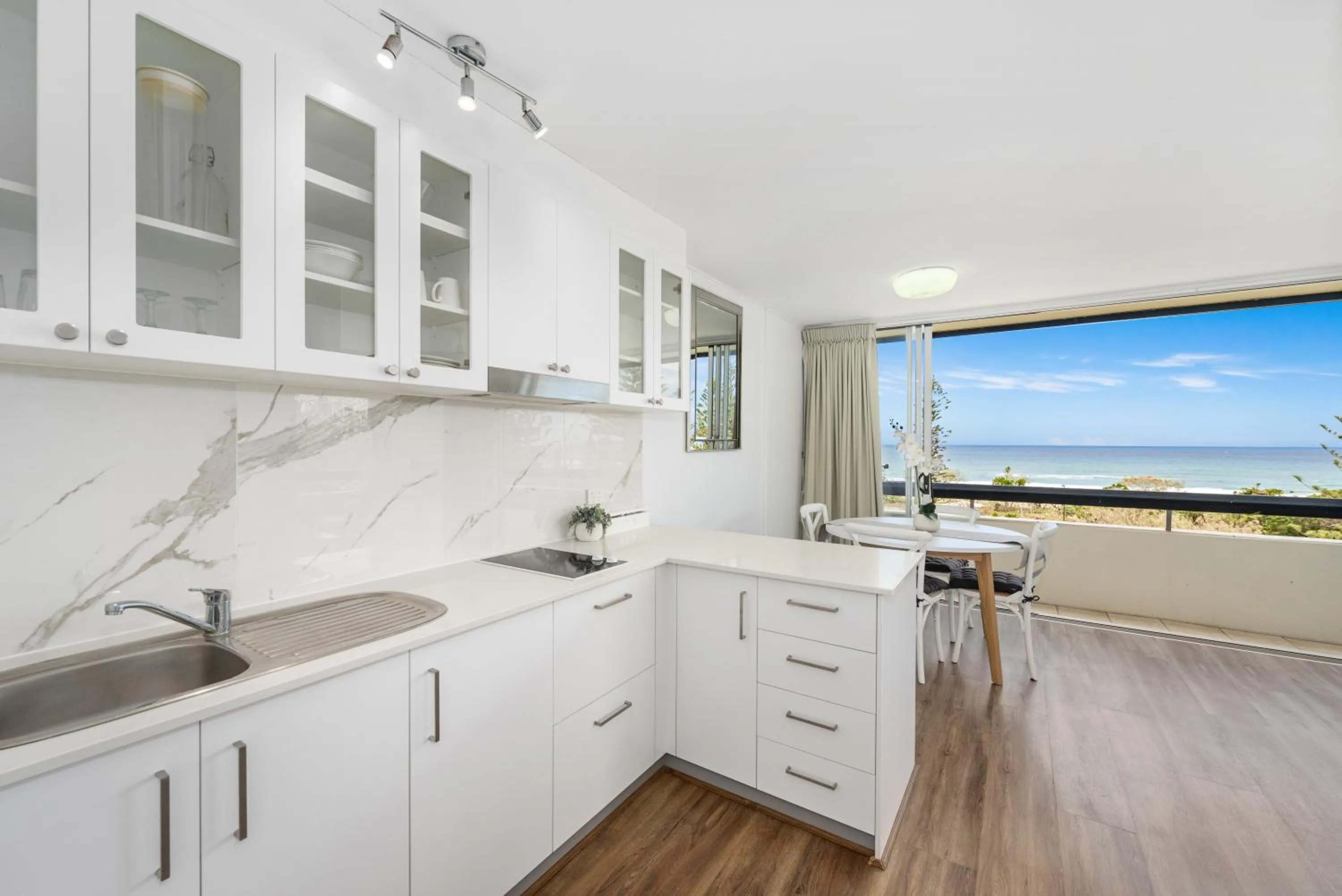 Kitchen or kitchenette in Hi Ho Beach Apartments on Broadbeach