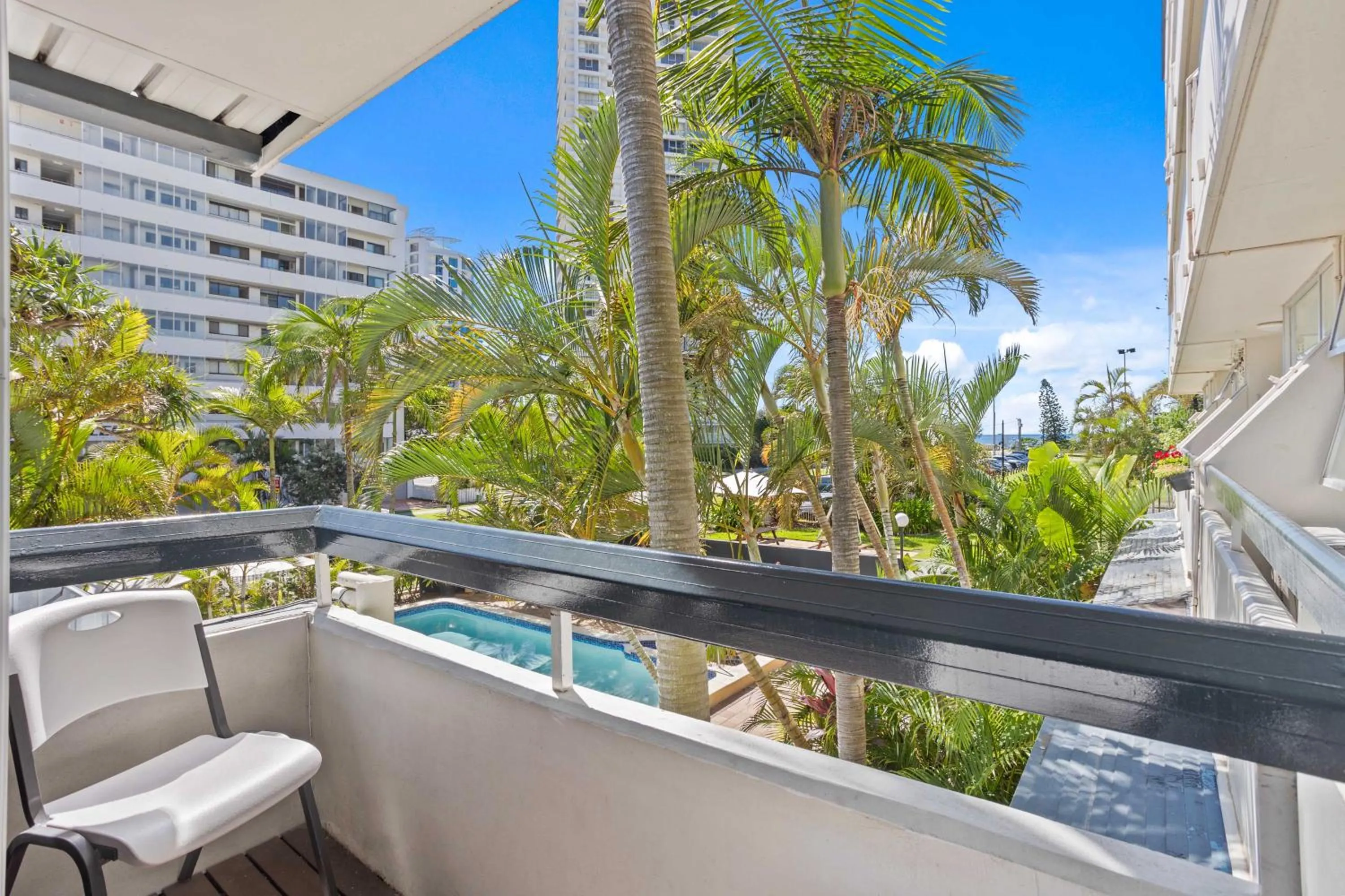 Day in Hi Ho Beach Apartments on Broadbeach
