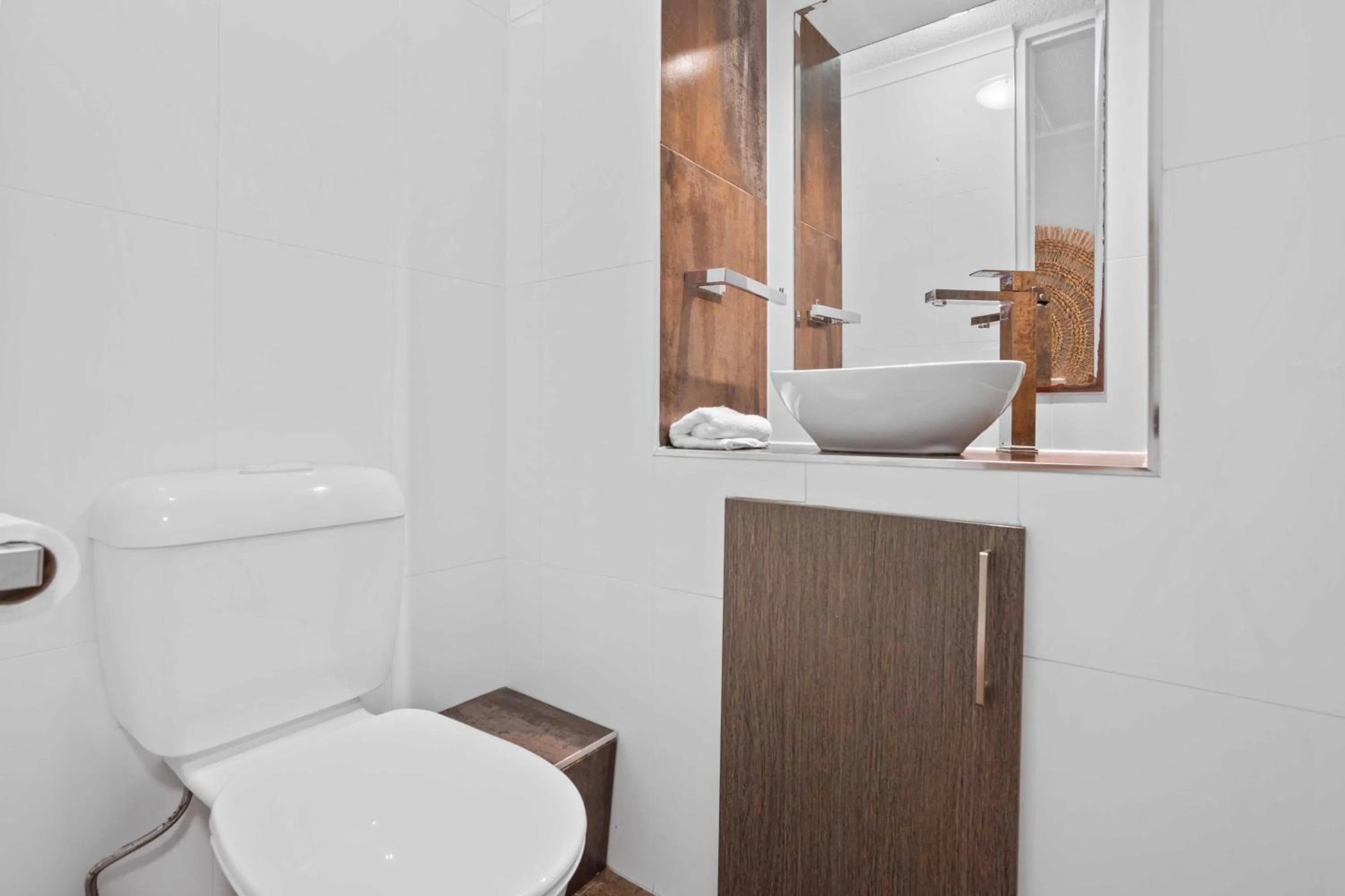 Shower in Hi Ho Beach Apartments on Broadbeach