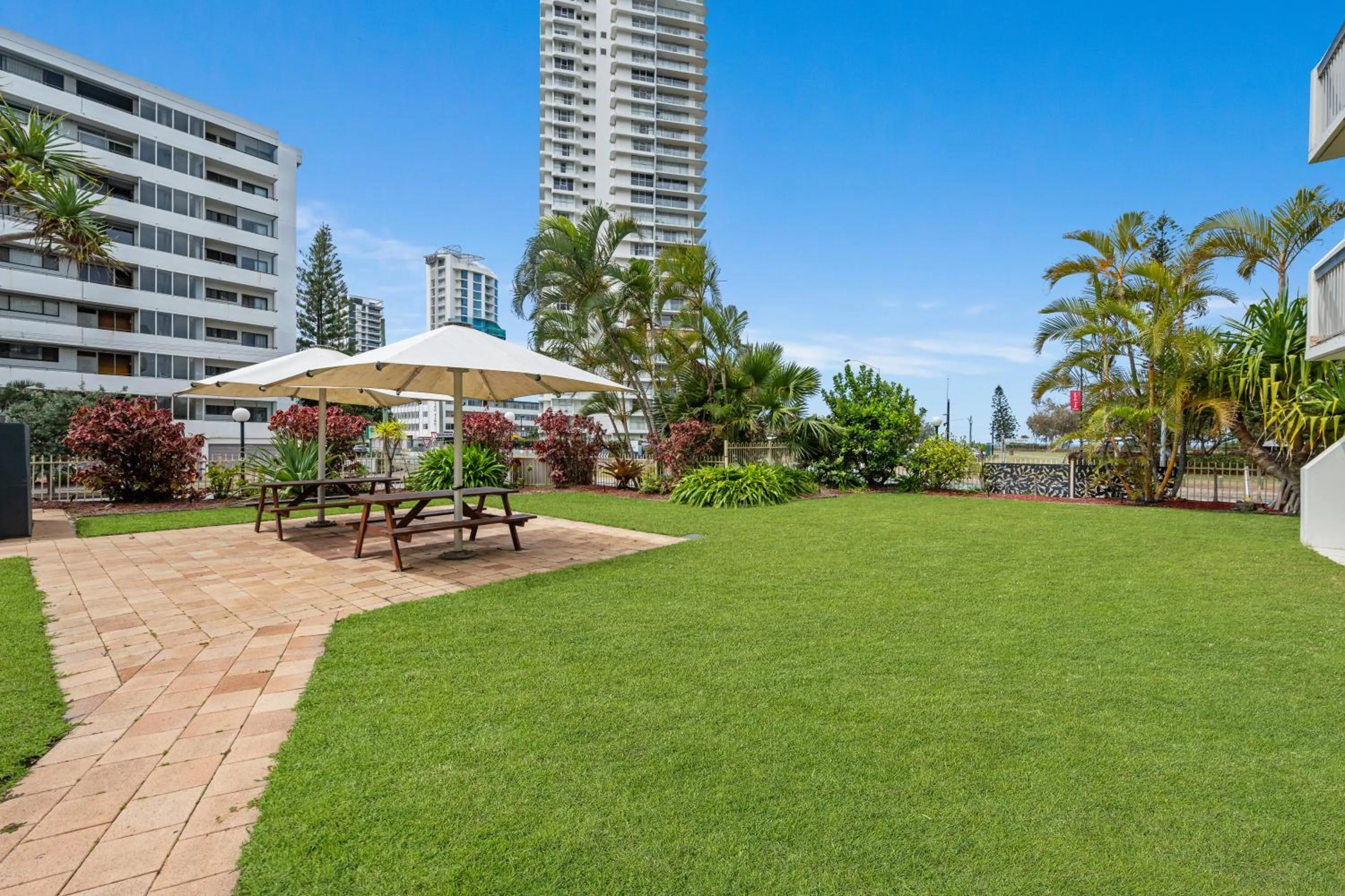 Property building in Hi Ho Beach Apartments on Broadbeach