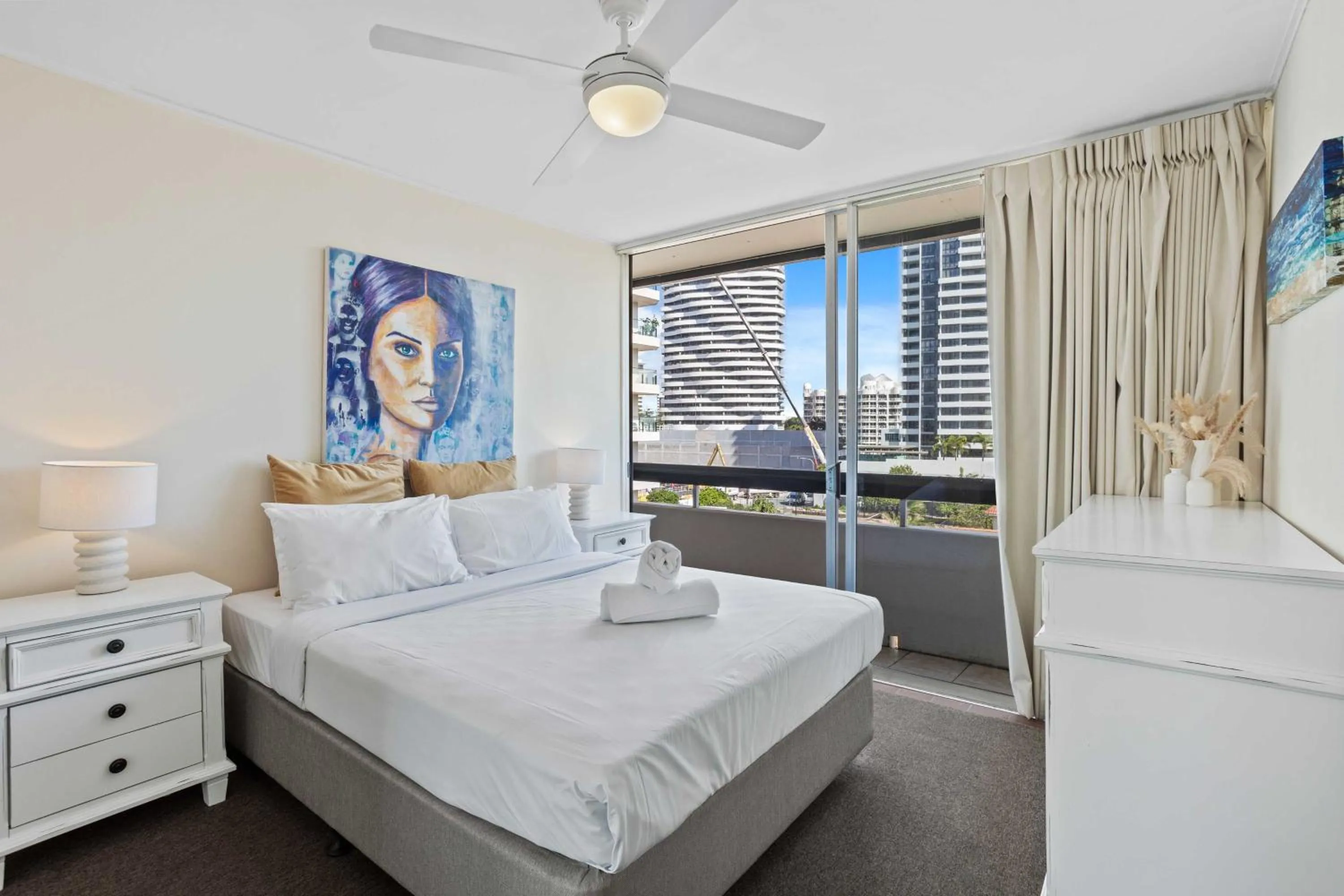 Bedroom, Bed in Hi Ho Beach Apartments on Broadbeach