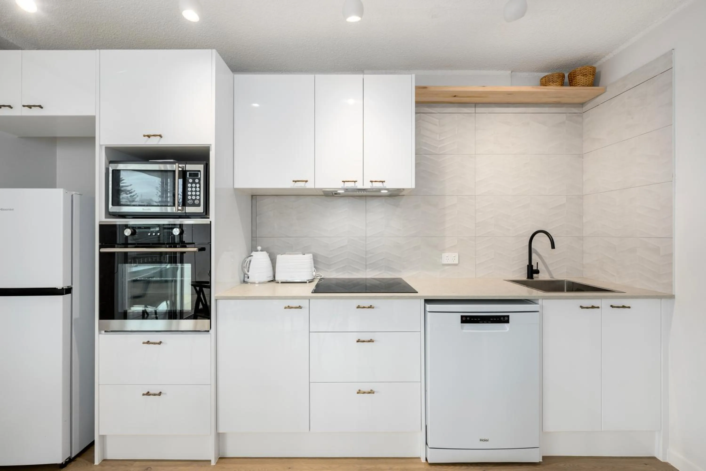 Kitchen or kitchenette in Hi Ho Beach Apartments on Broadbeach