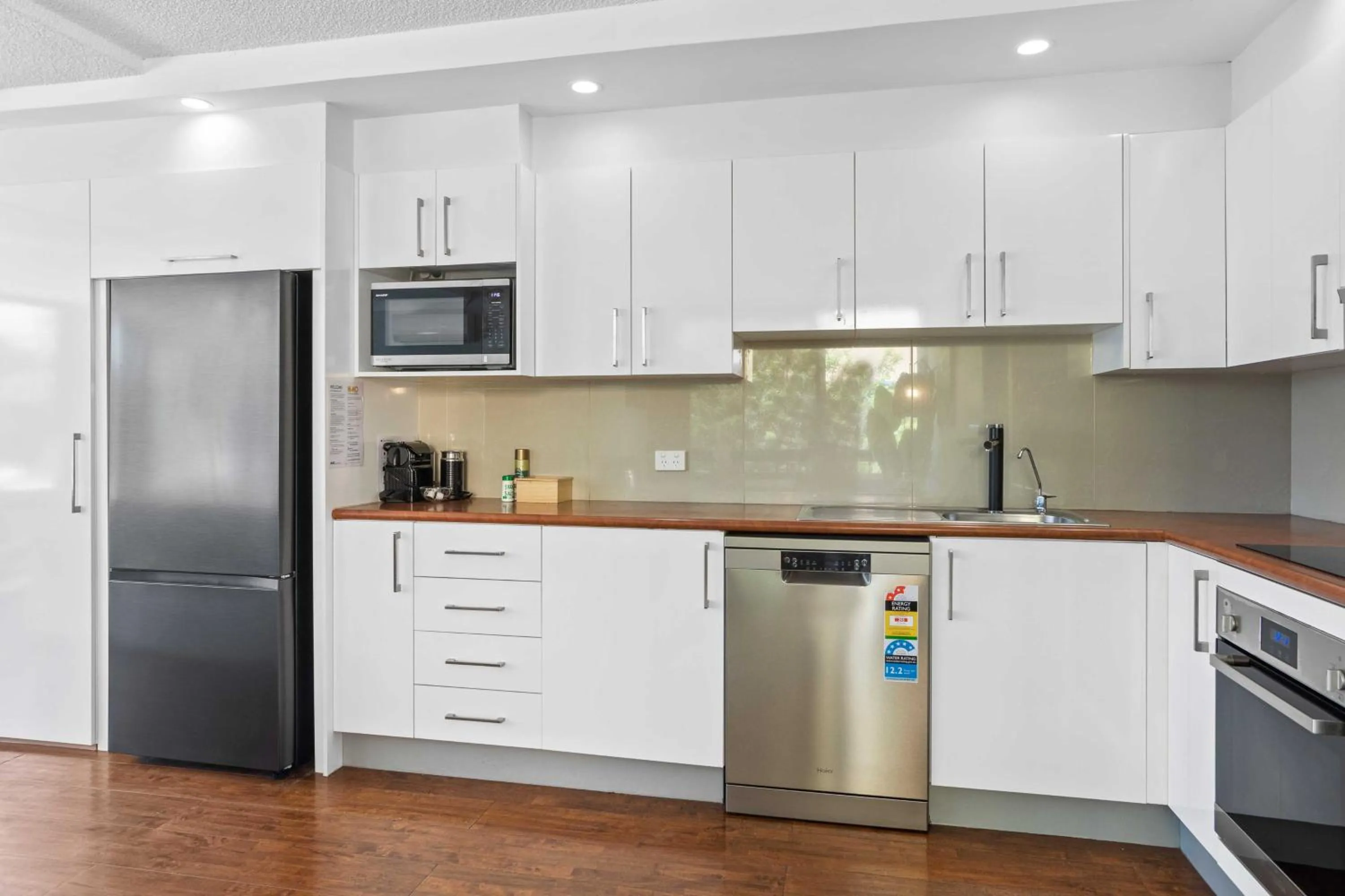 Kitchen or kitchenette in Hi Ho Beach Apartments on Broadbeach