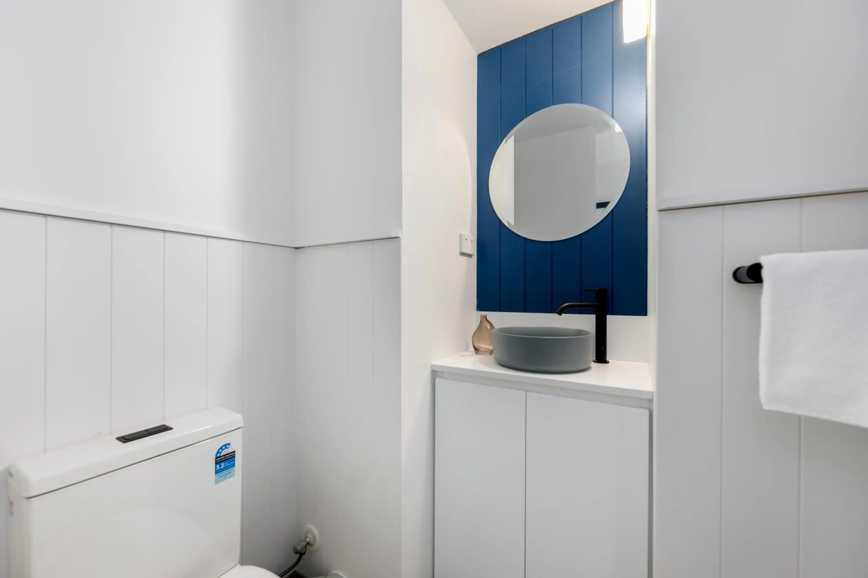 Toilet in Hi Ho Beach Apartments on Broadbeach