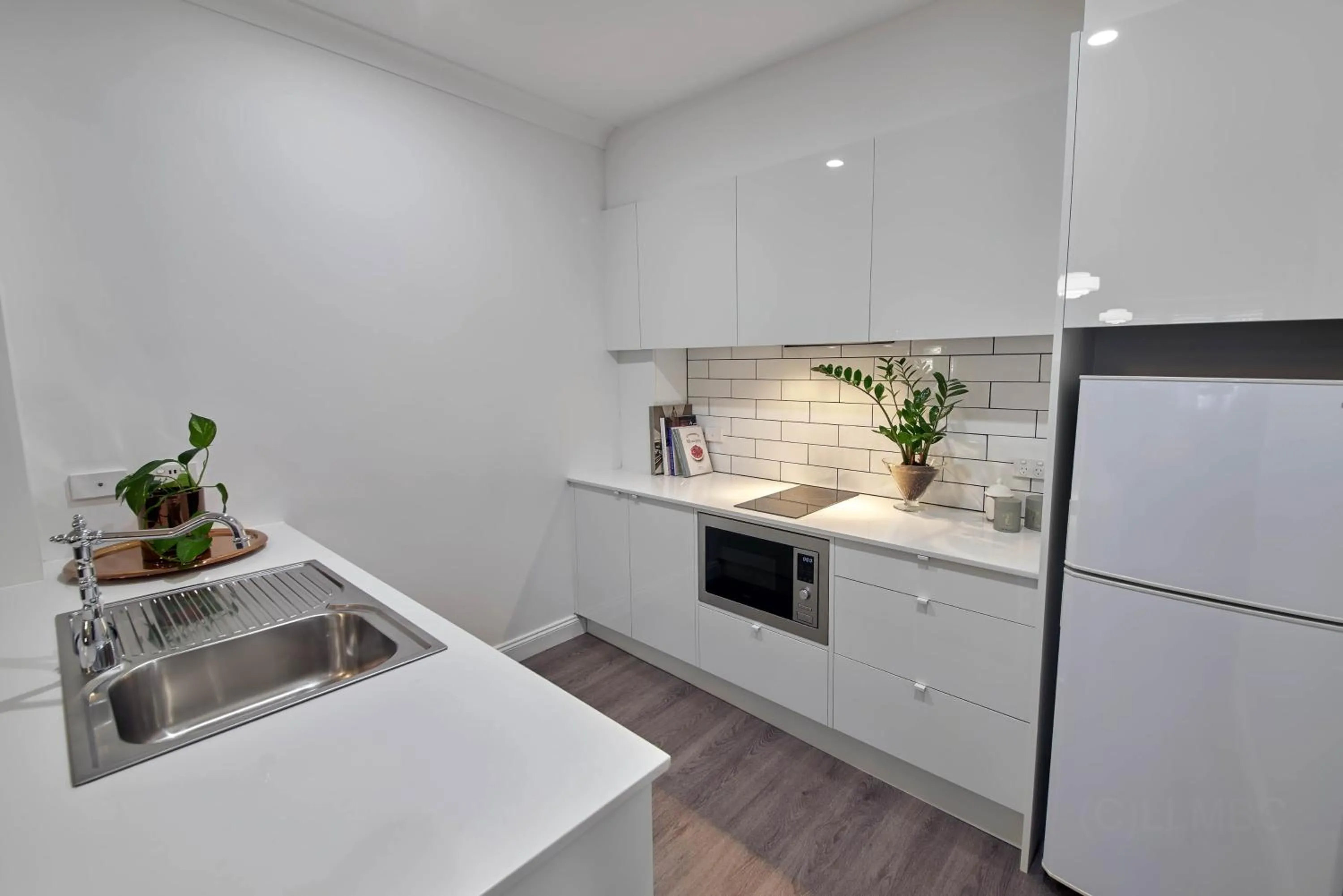 Kitchen or kitchenette in Adelaide Mansions Apartments