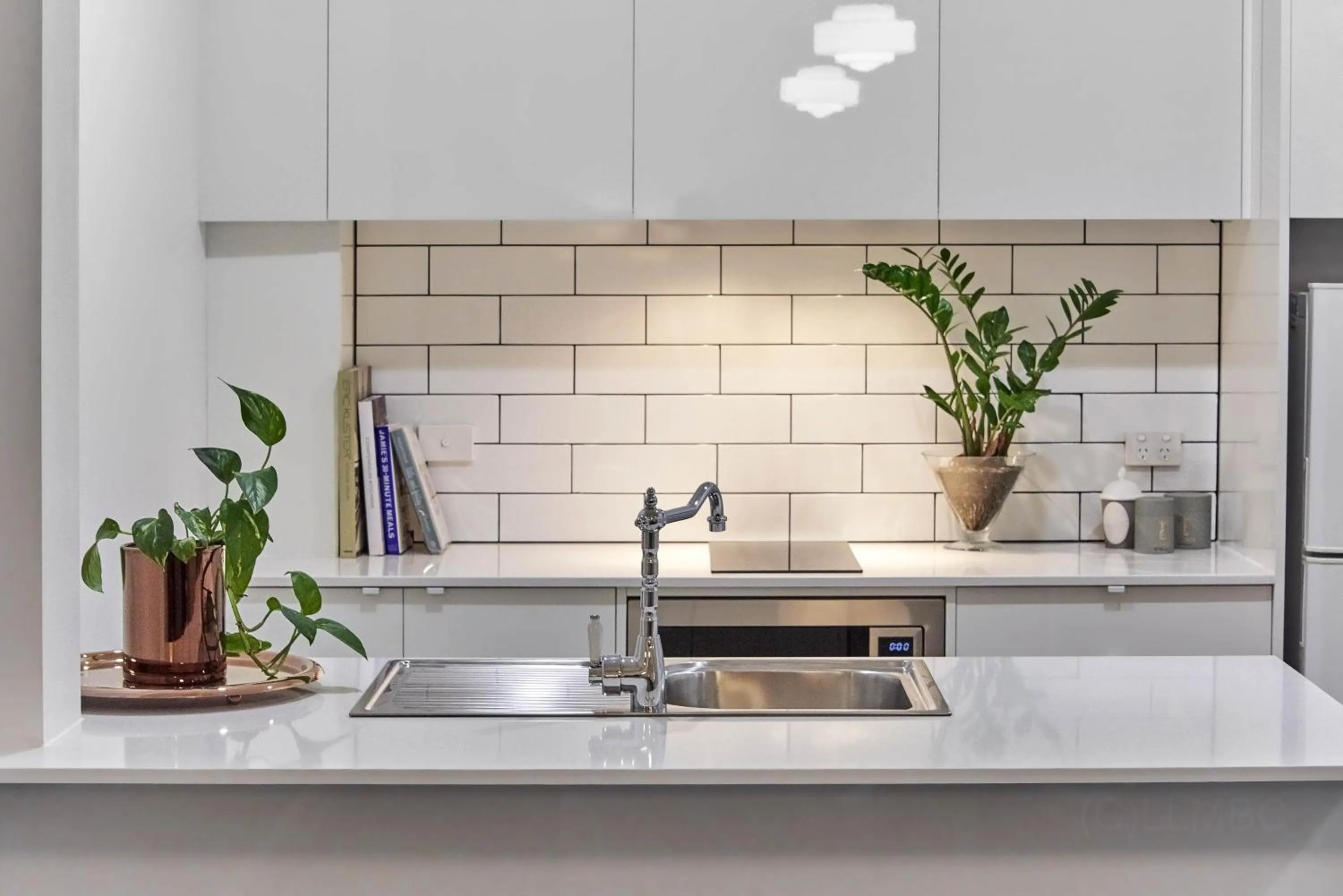 Kitchen or kitchenette in Adelaide Mansions Apartments