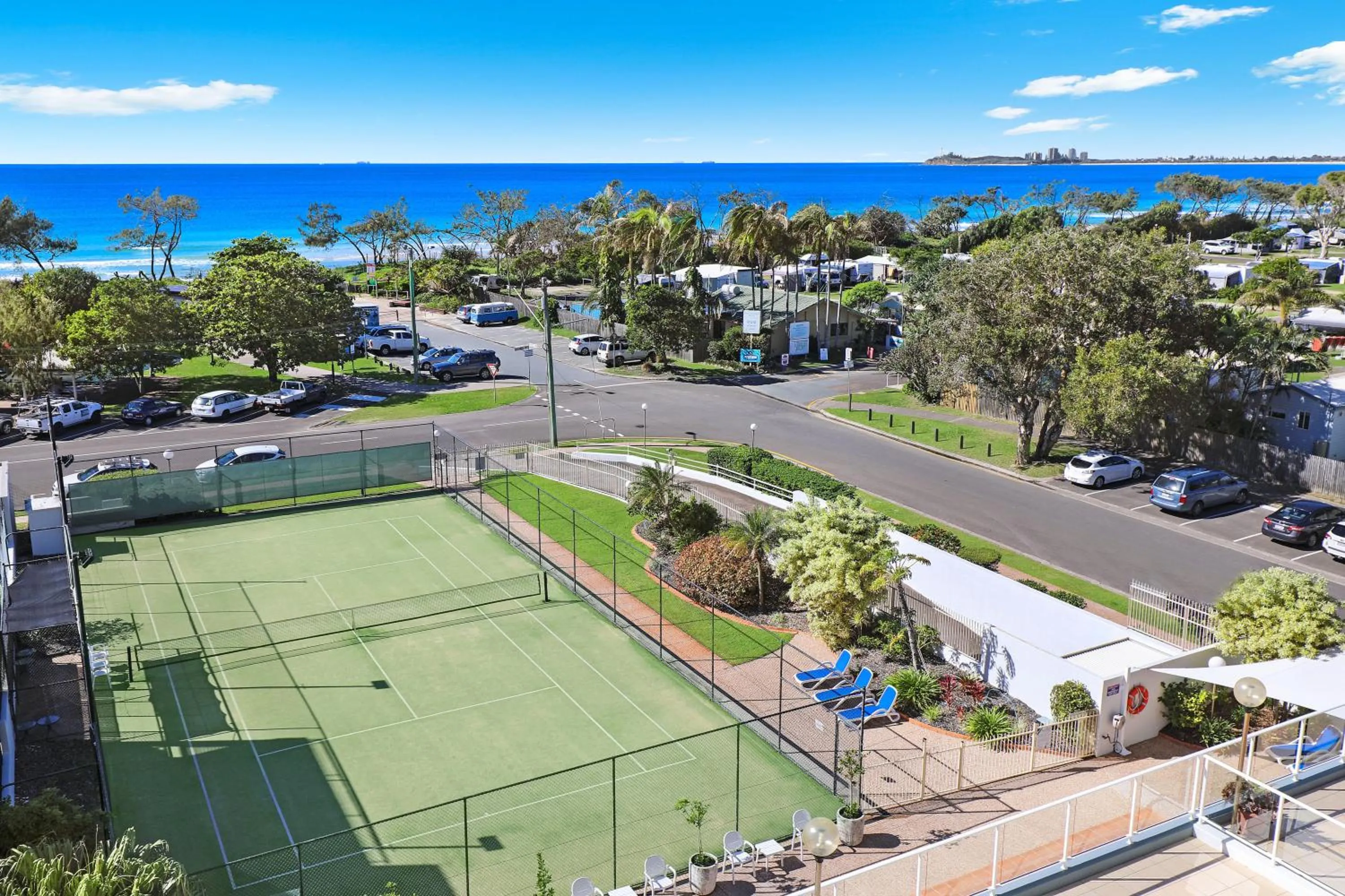 Tennis court in Elouera Tower