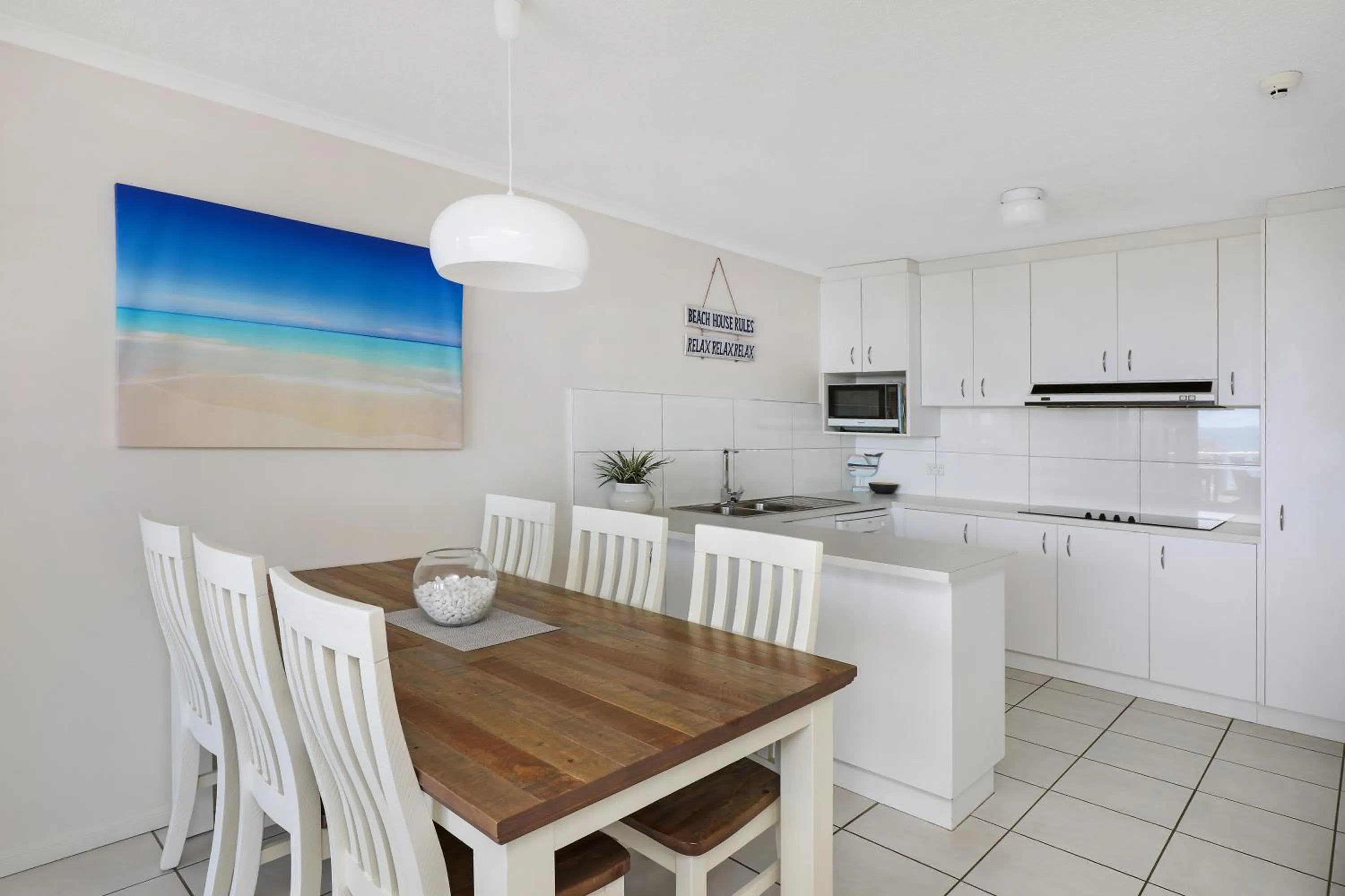 Kitchen or kitchenette in Elouera Tower