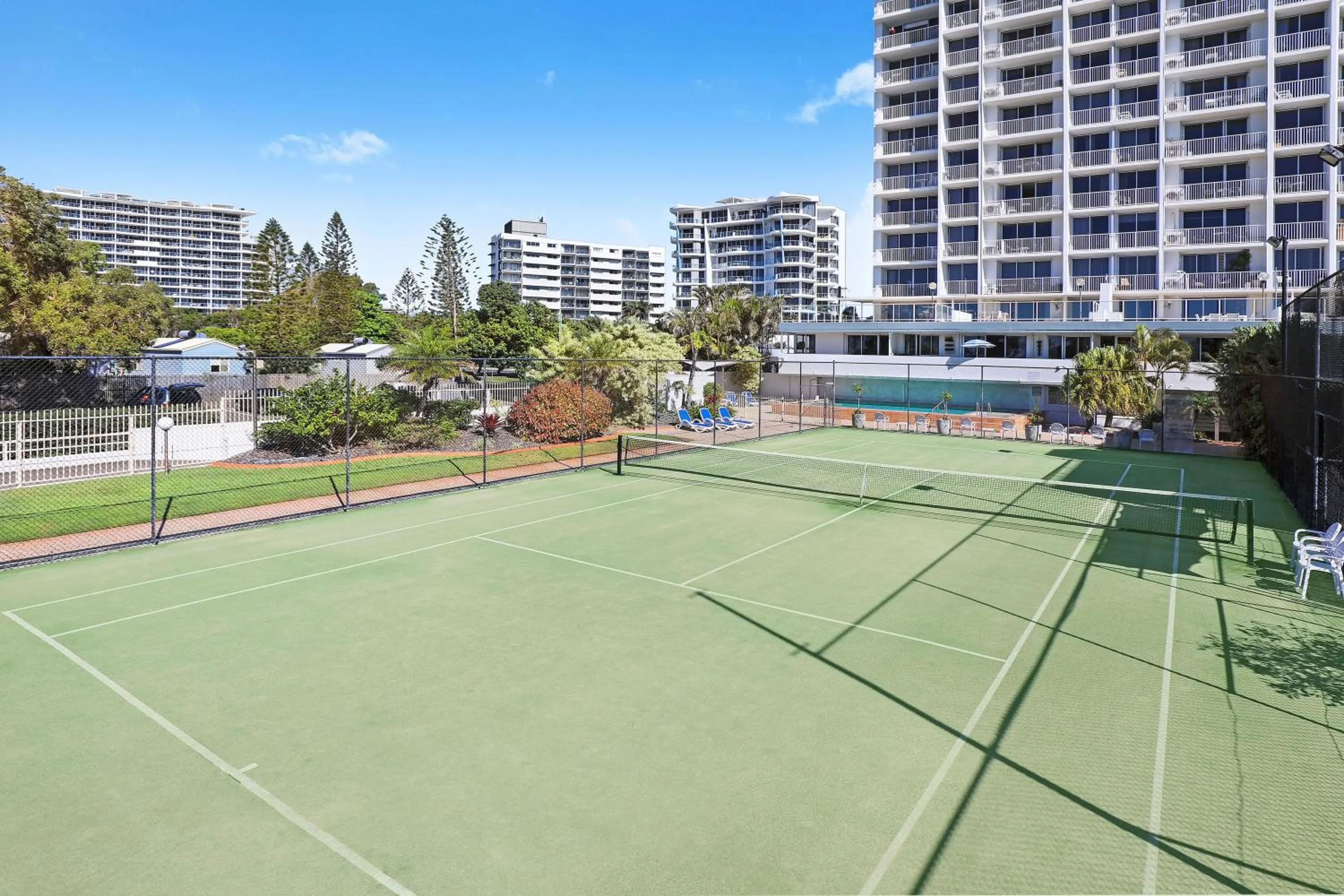 Tennis court in Elouera Tower