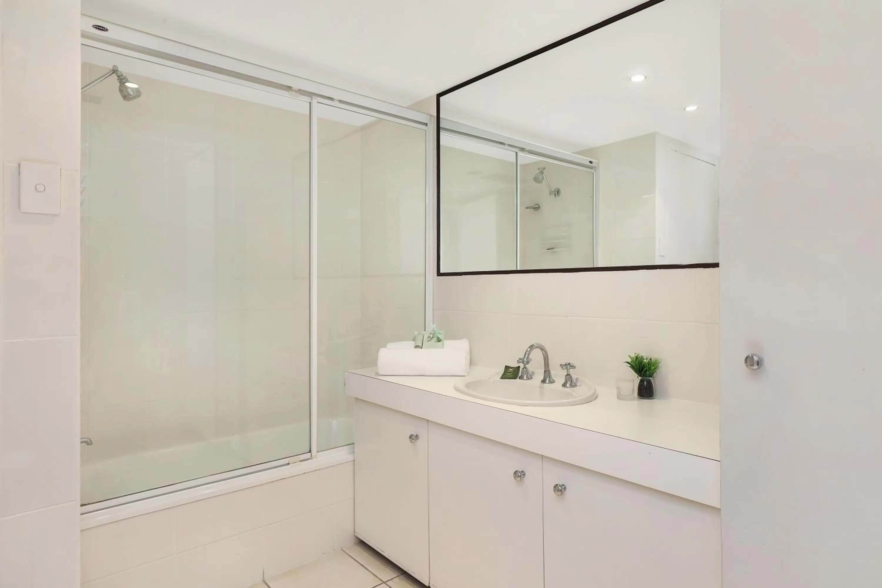 Shower in Elouera Tower