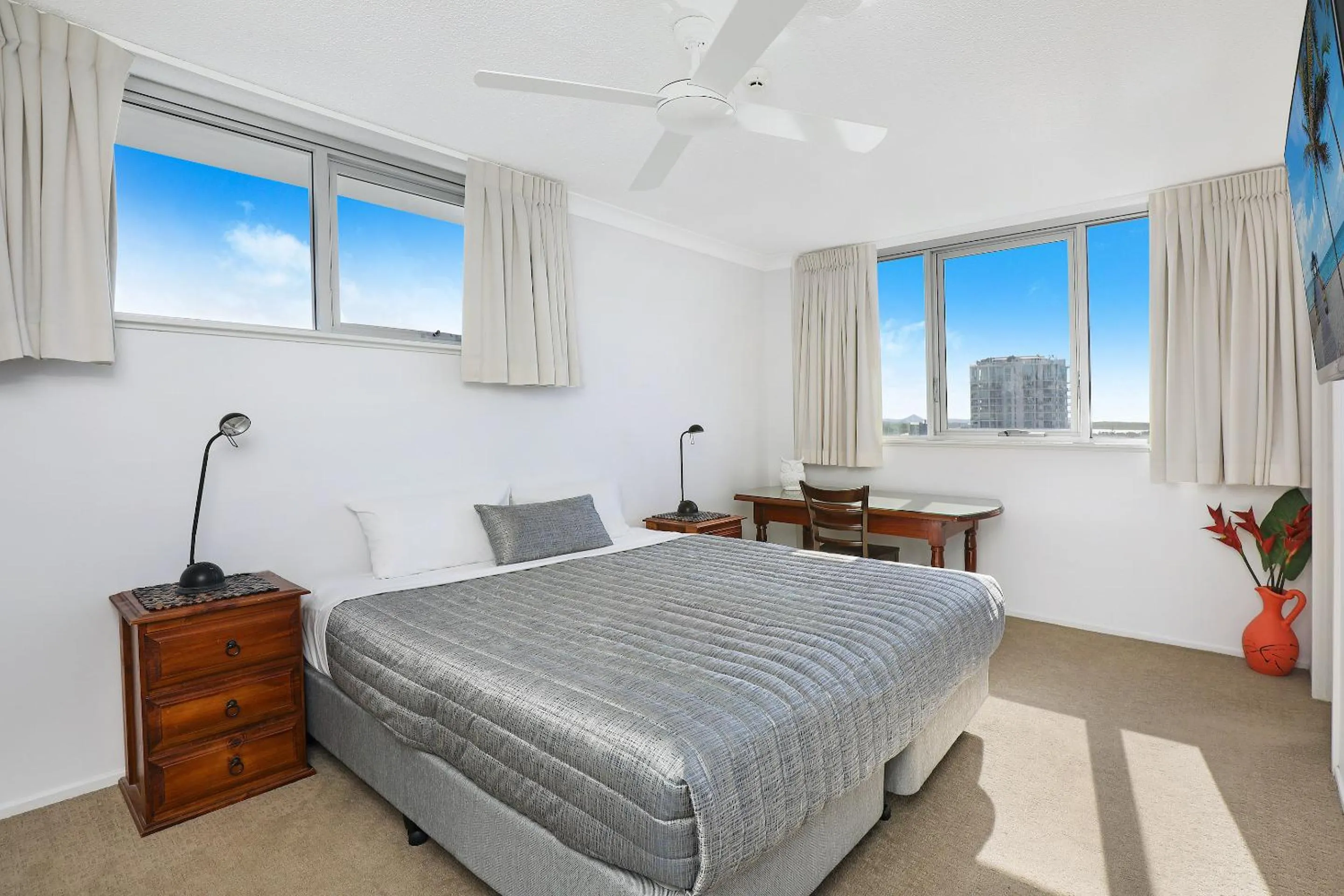 Bedroom, Bed in Elouera Tower