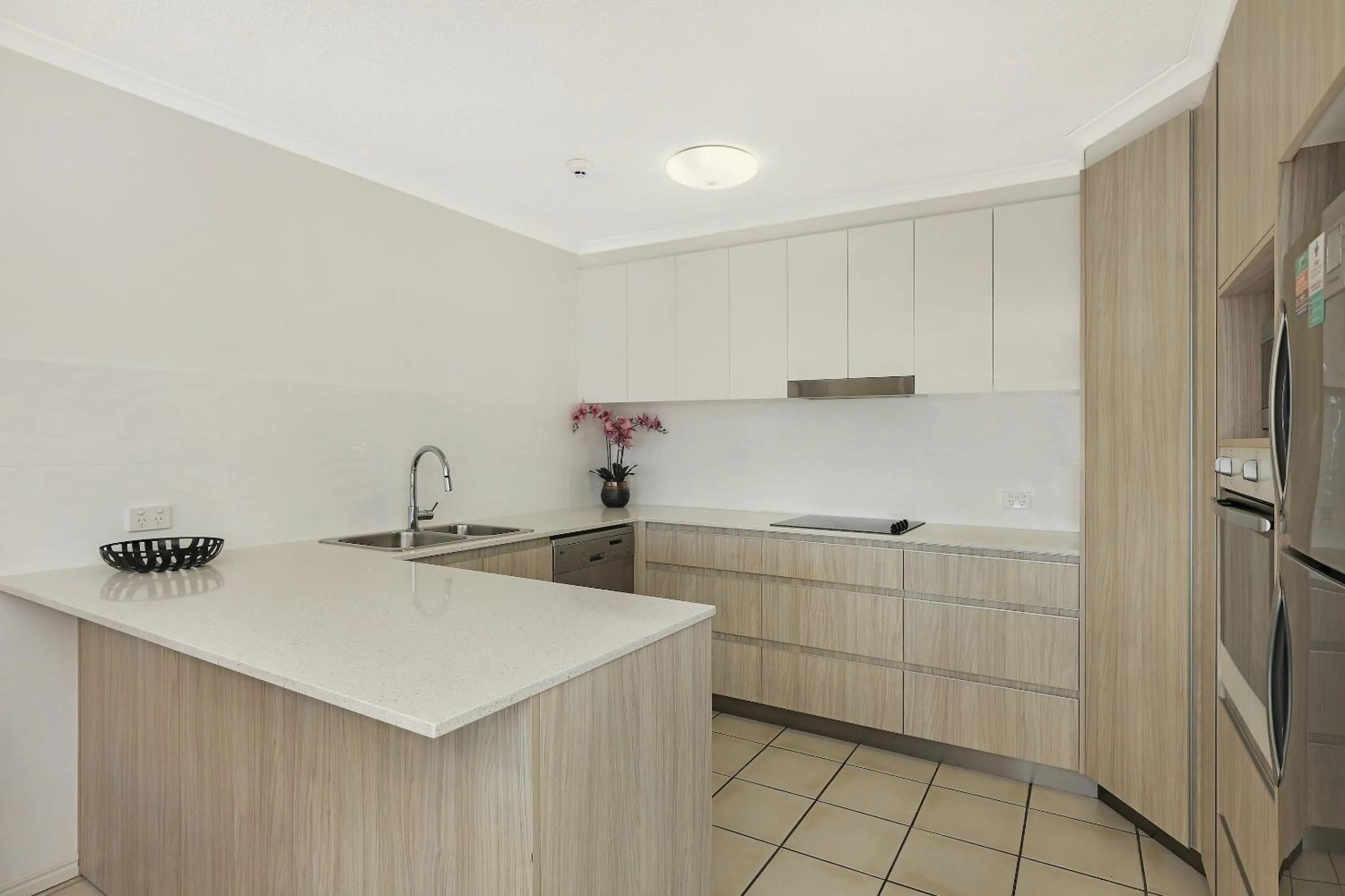 Kitchen or kitchenette in Elouera Tower