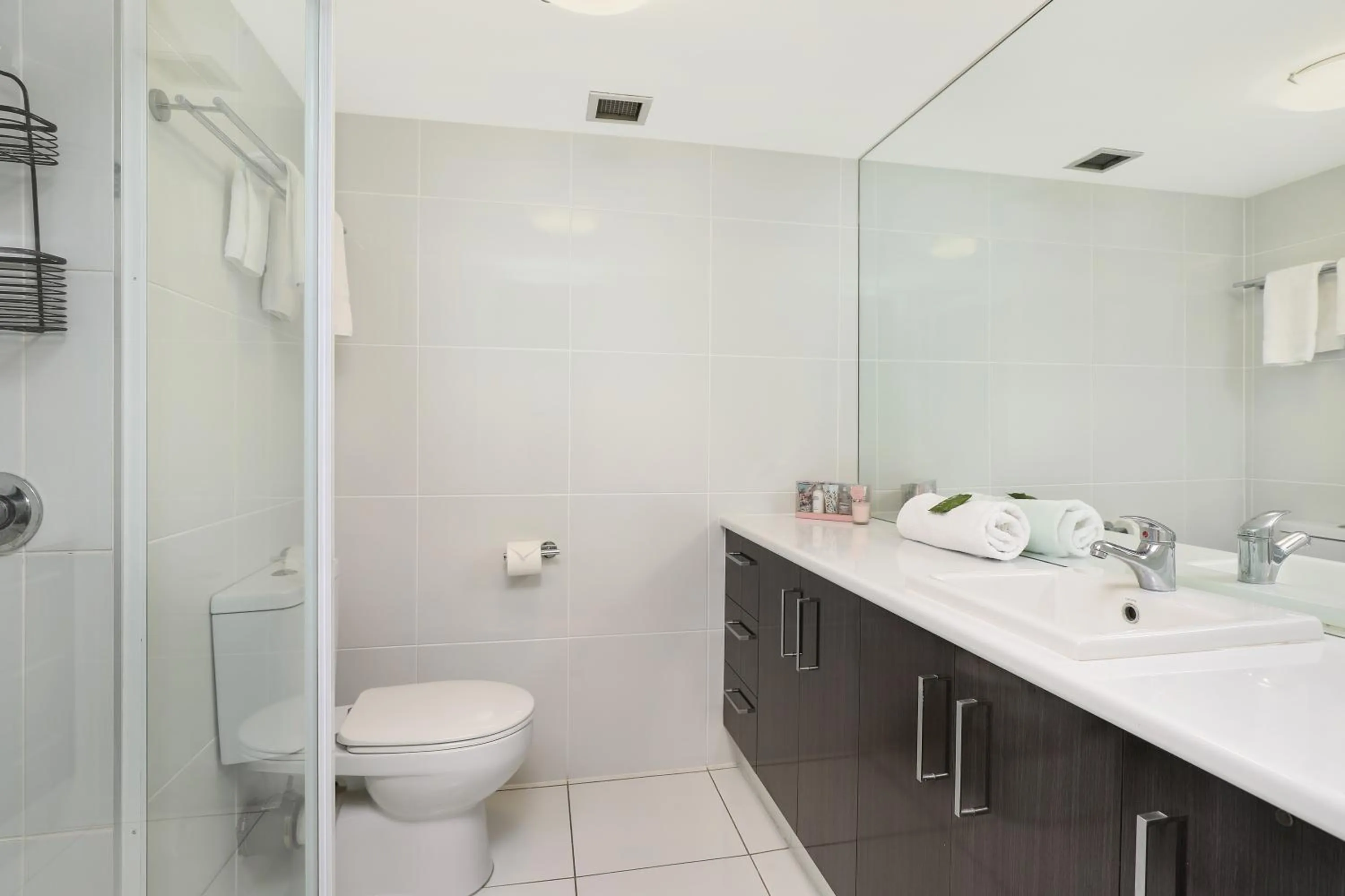 Shower in Elouera Tower