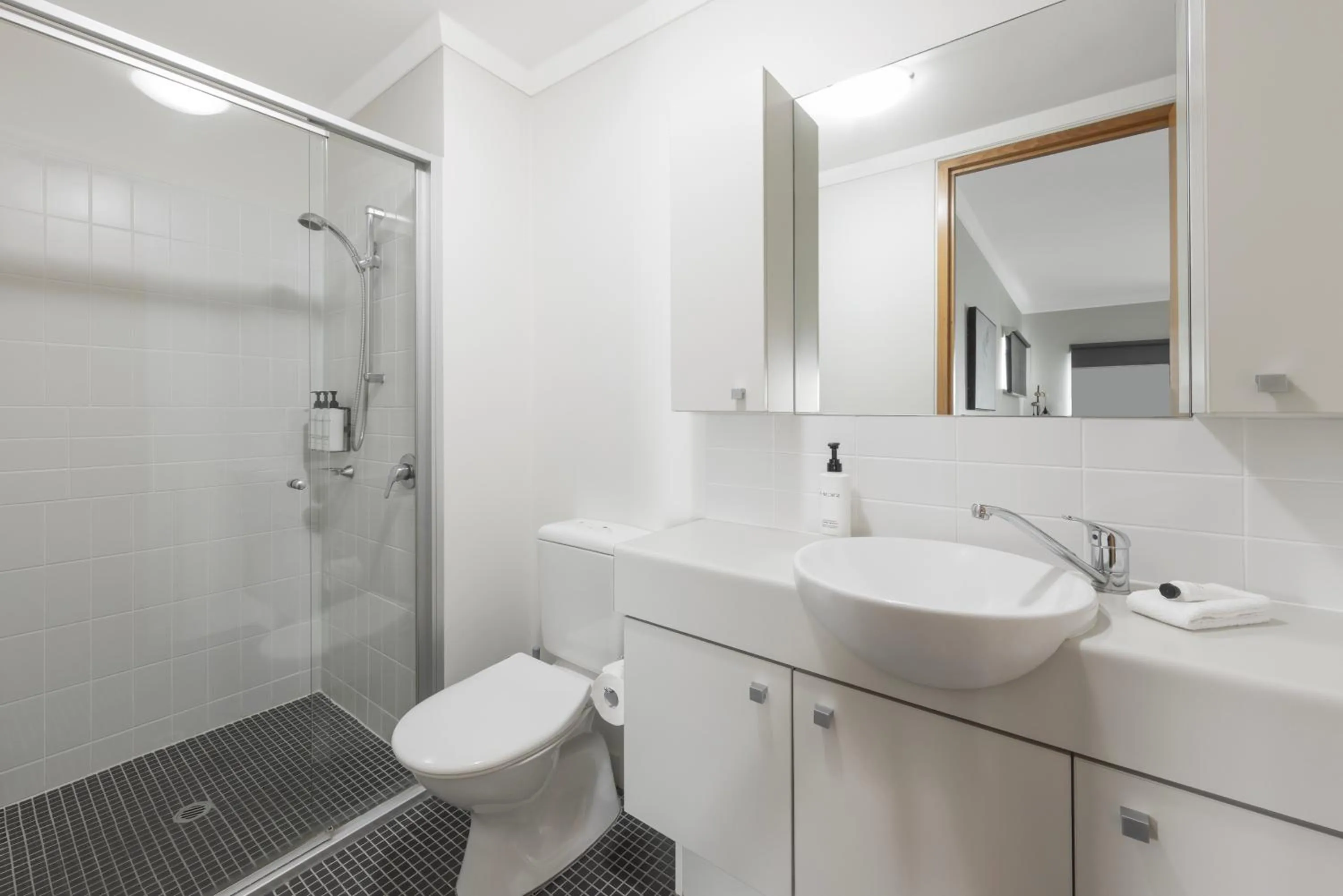 Shower in Quest on Rheola