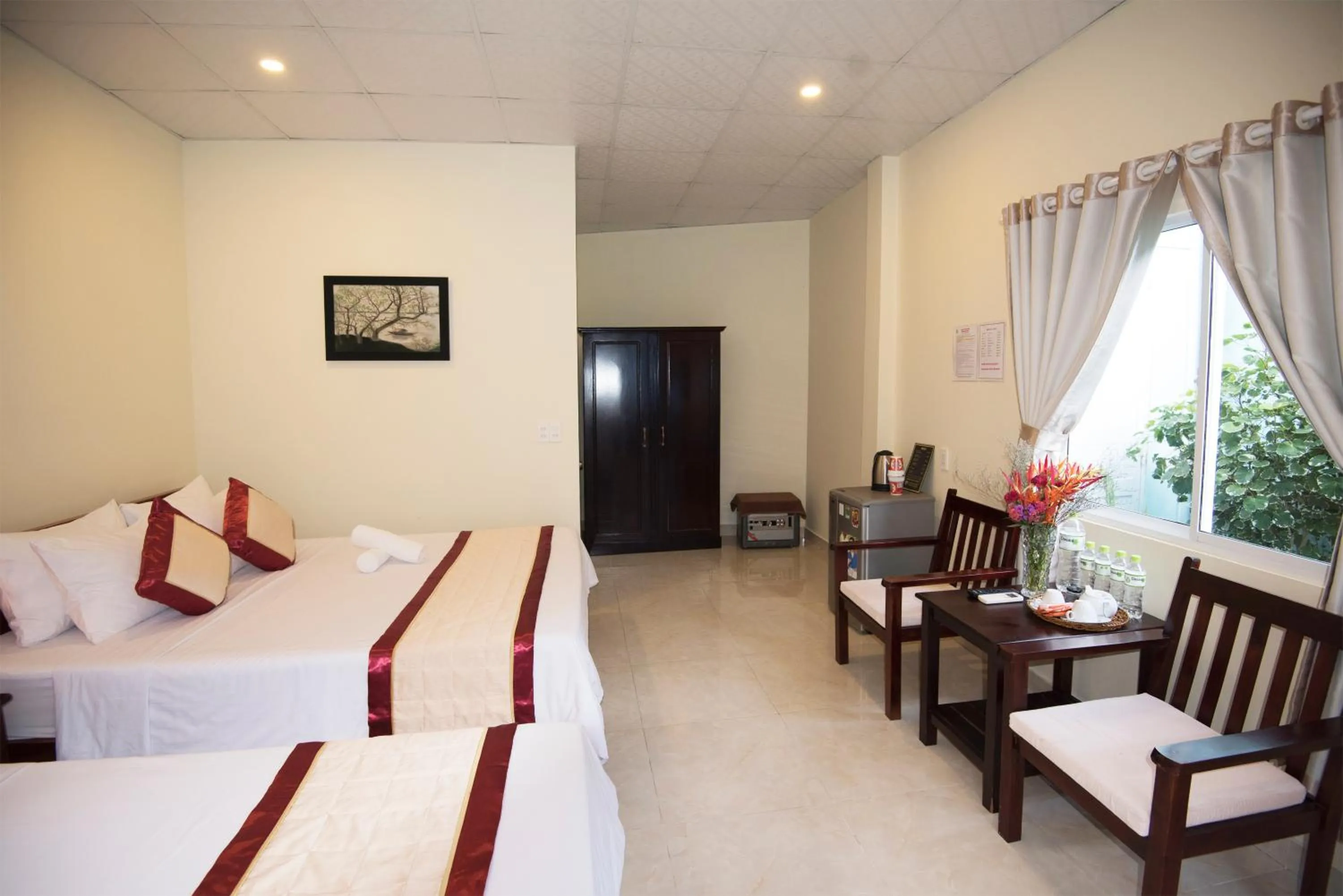 Bedroom, Bed in Sunlight Bungalow