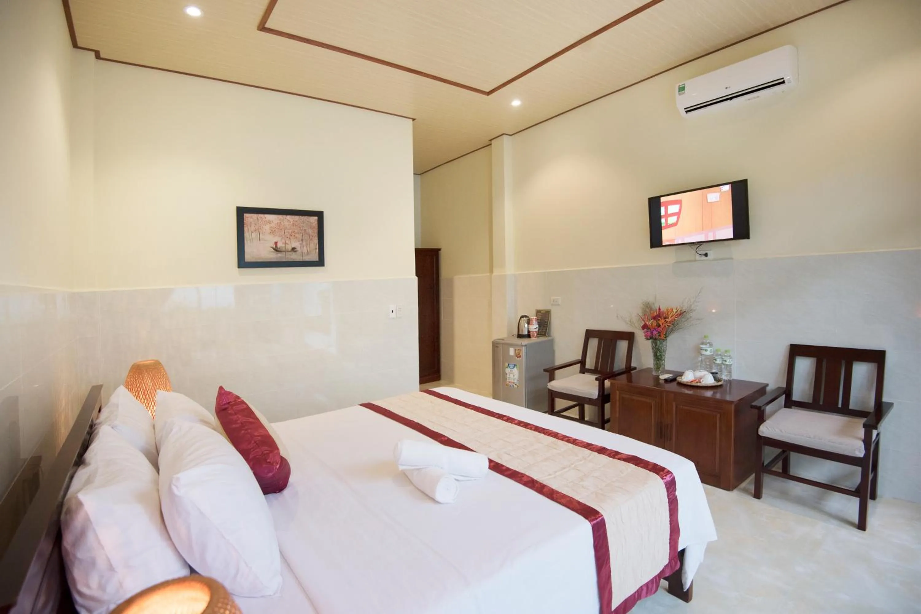 Bed in Sunlight Bungalow