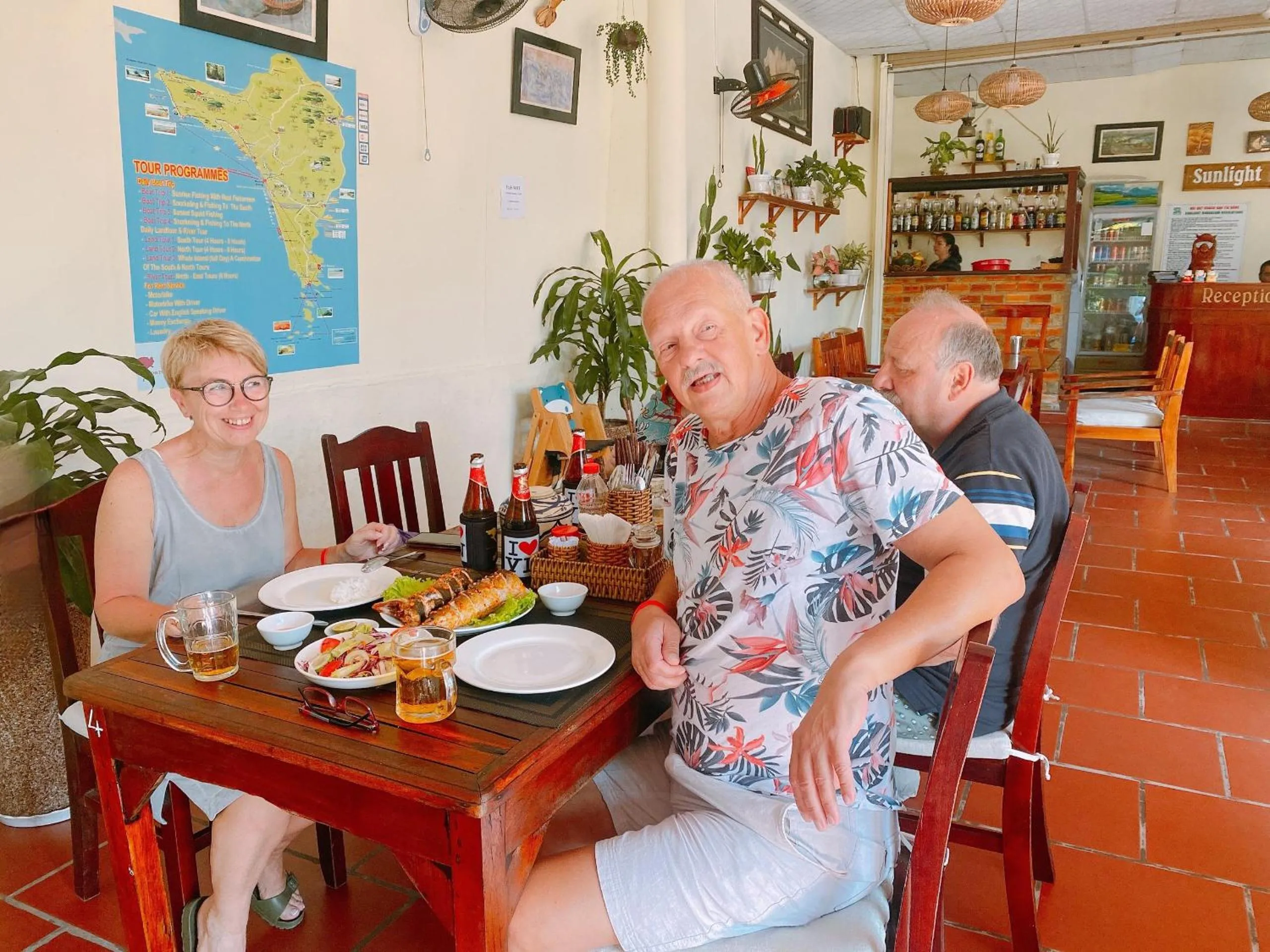 Restaurant/places to eat in Sunlight Bungalow