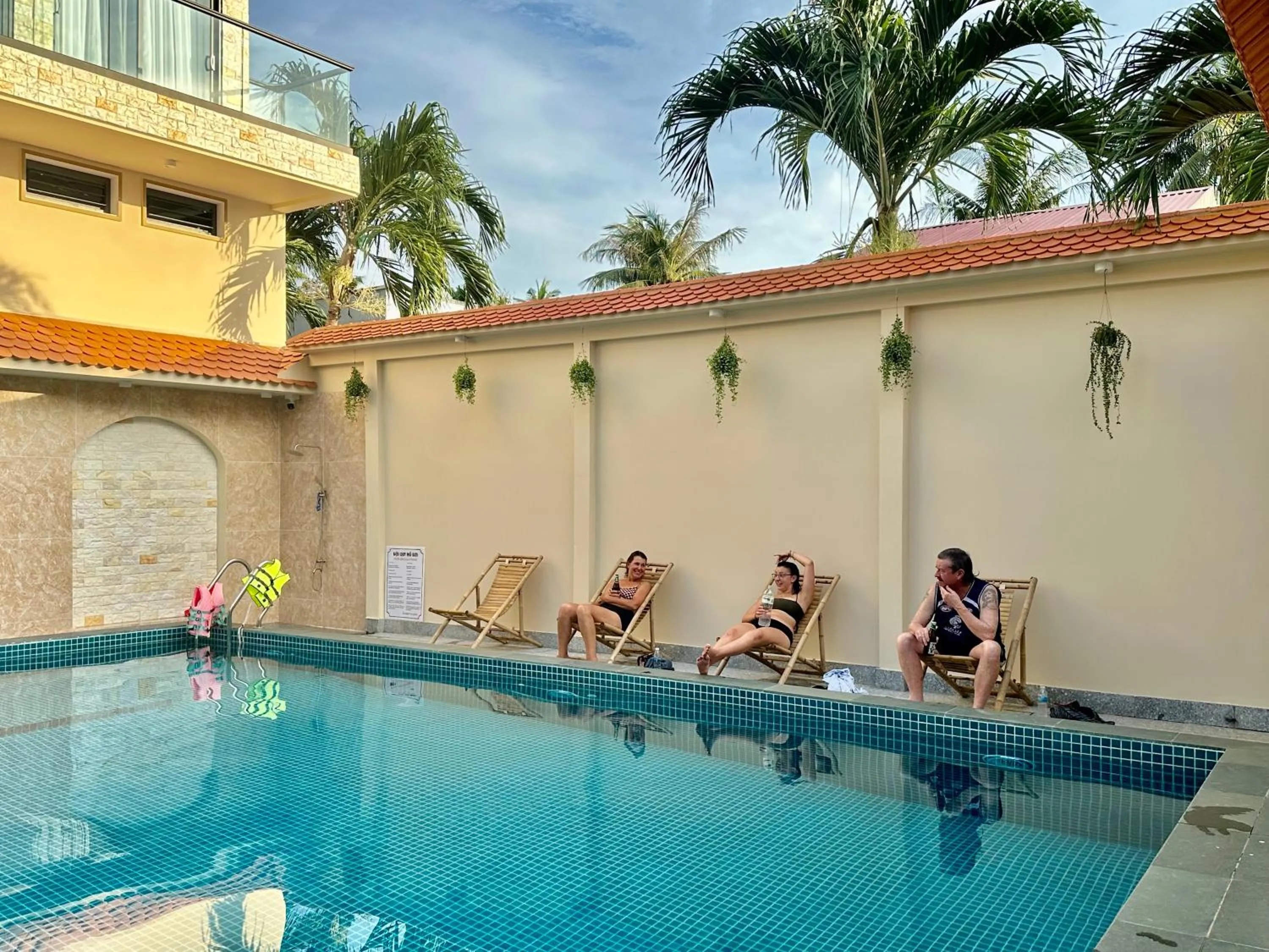 Swimming pool in Sunlight Bungalow