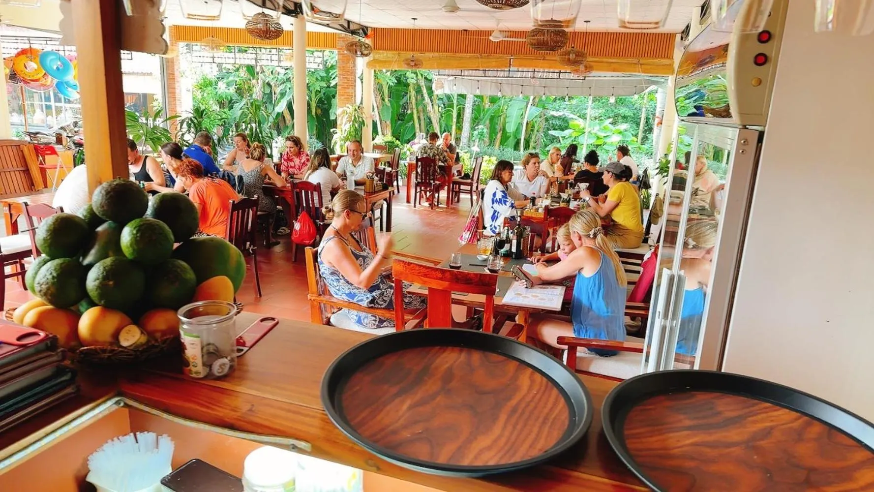 Restaurant/places to eat in Sunlight Bungalow