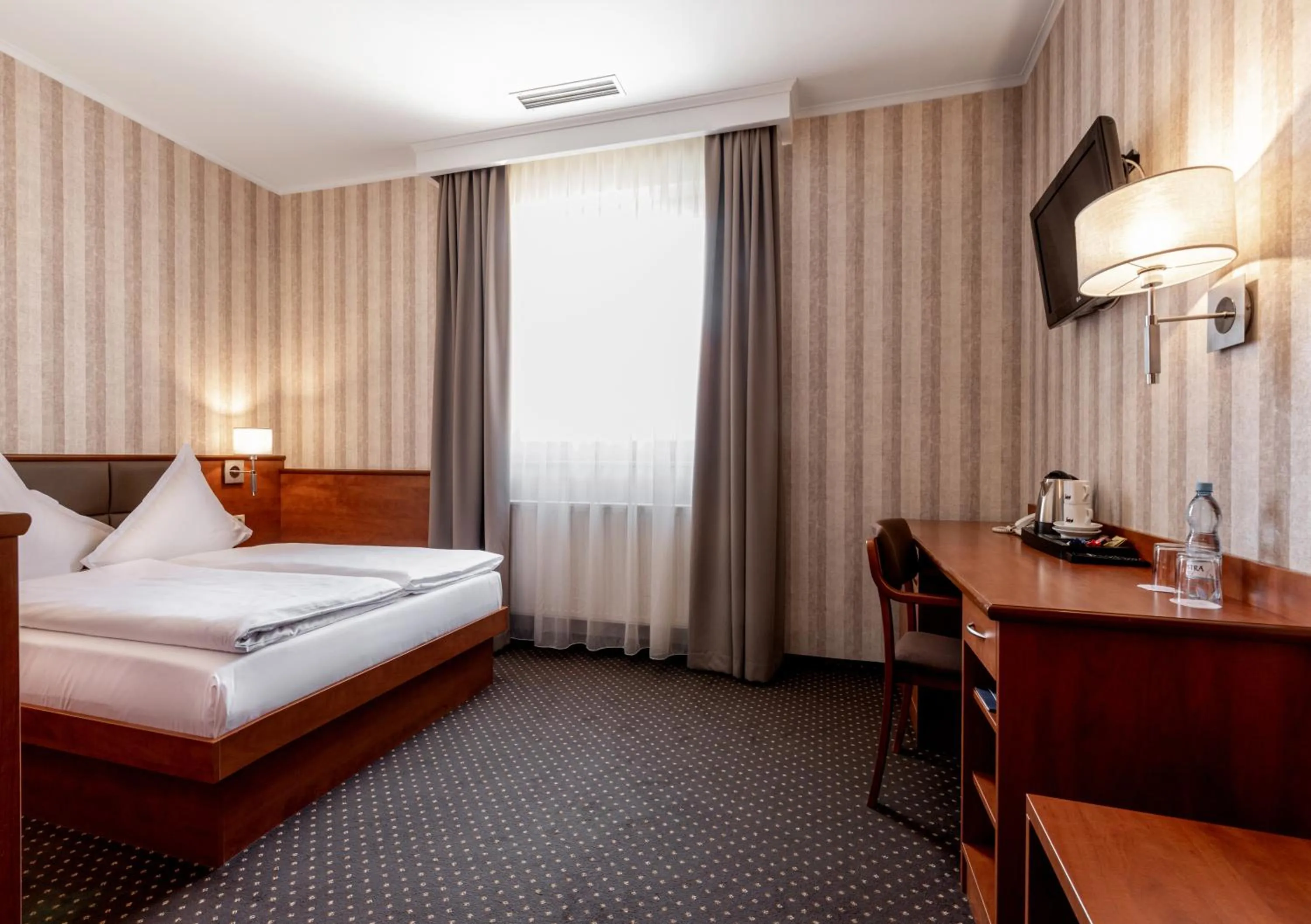 Photo of the whole room, Bed in Premium Hotel Bacero Wrocław