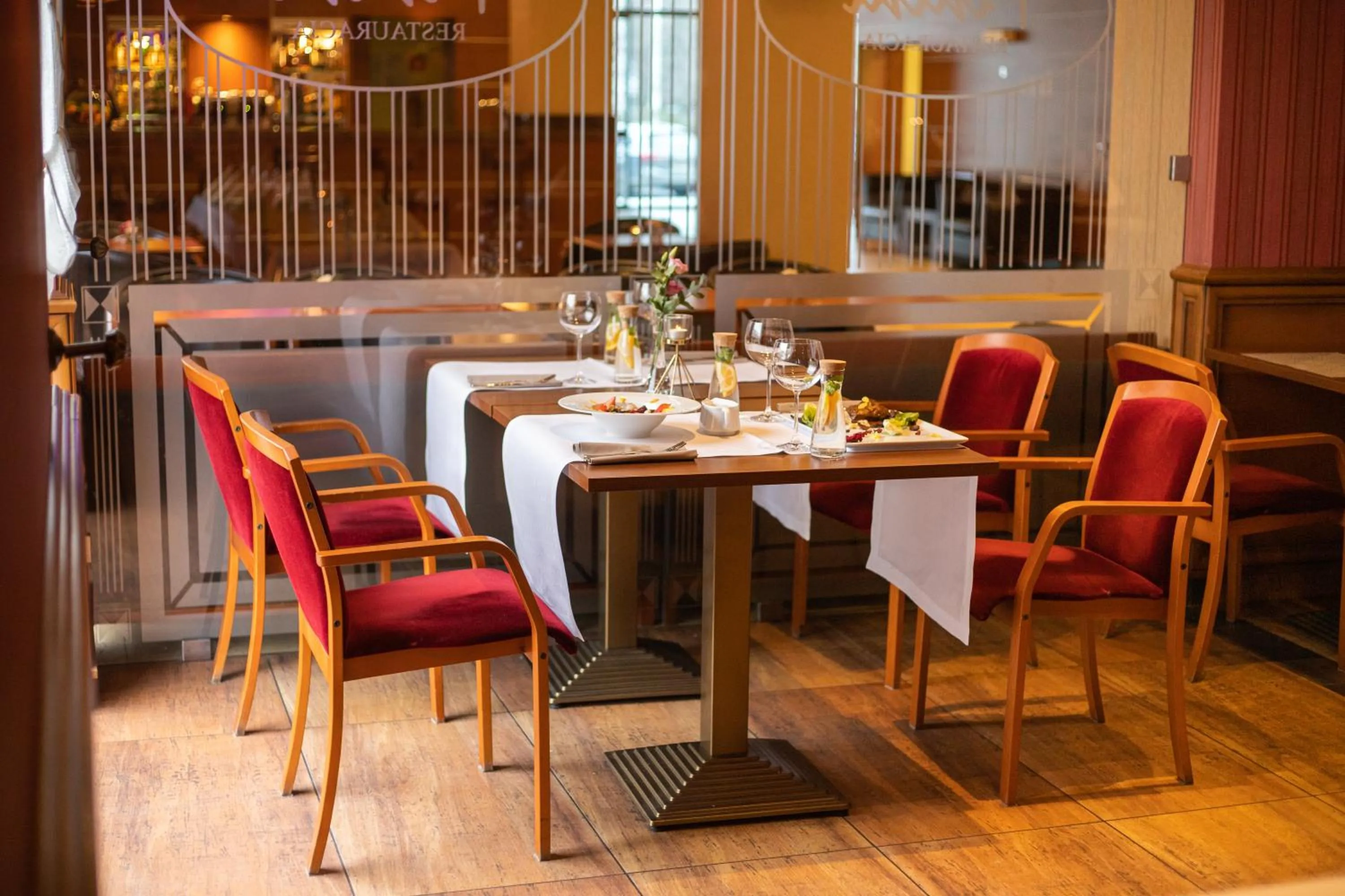 Restaurant/places to eat in Premium Hotel Bacero Wrocław