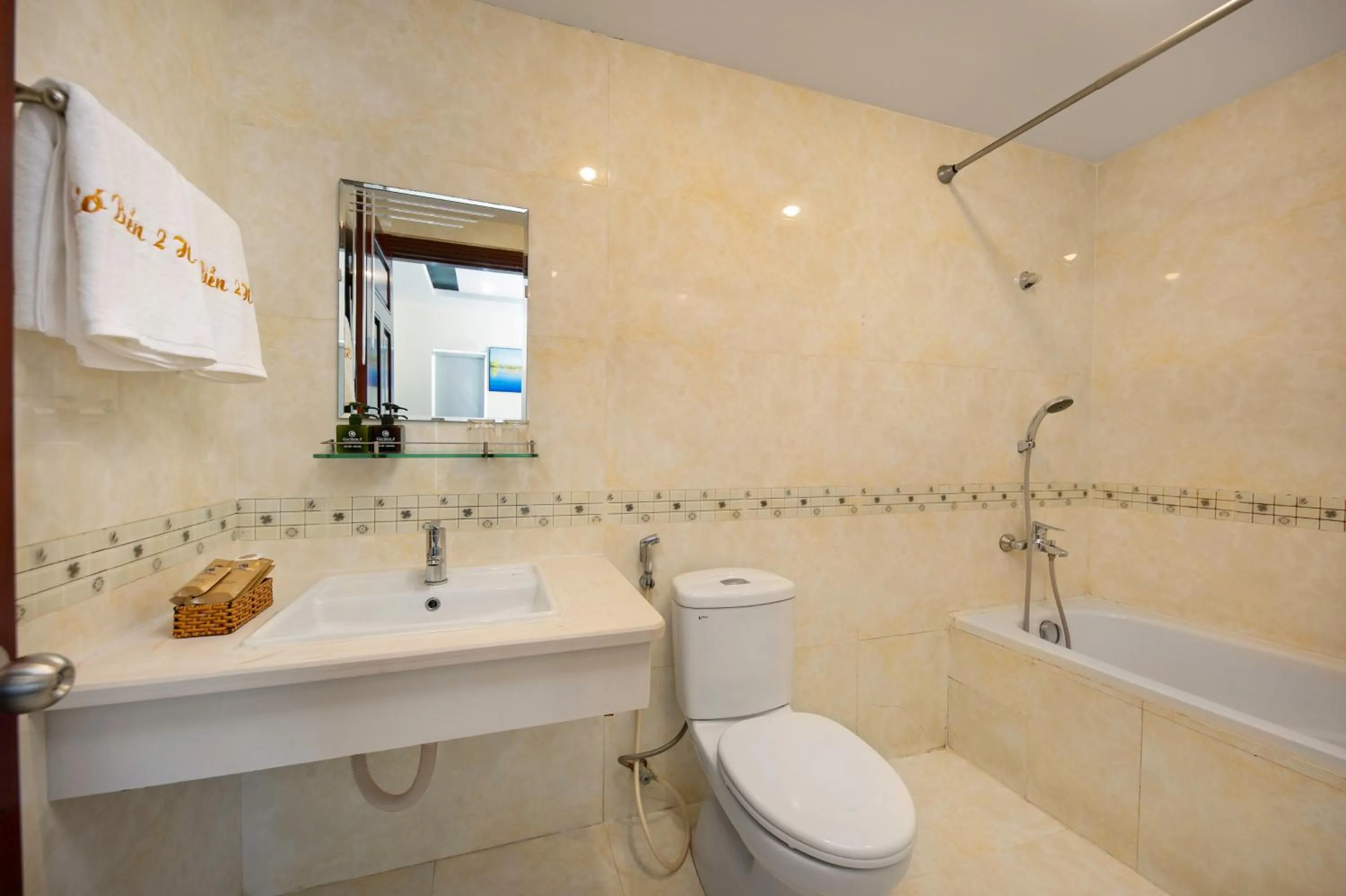 Toilet in Gio Bien 2 Hotel by THG