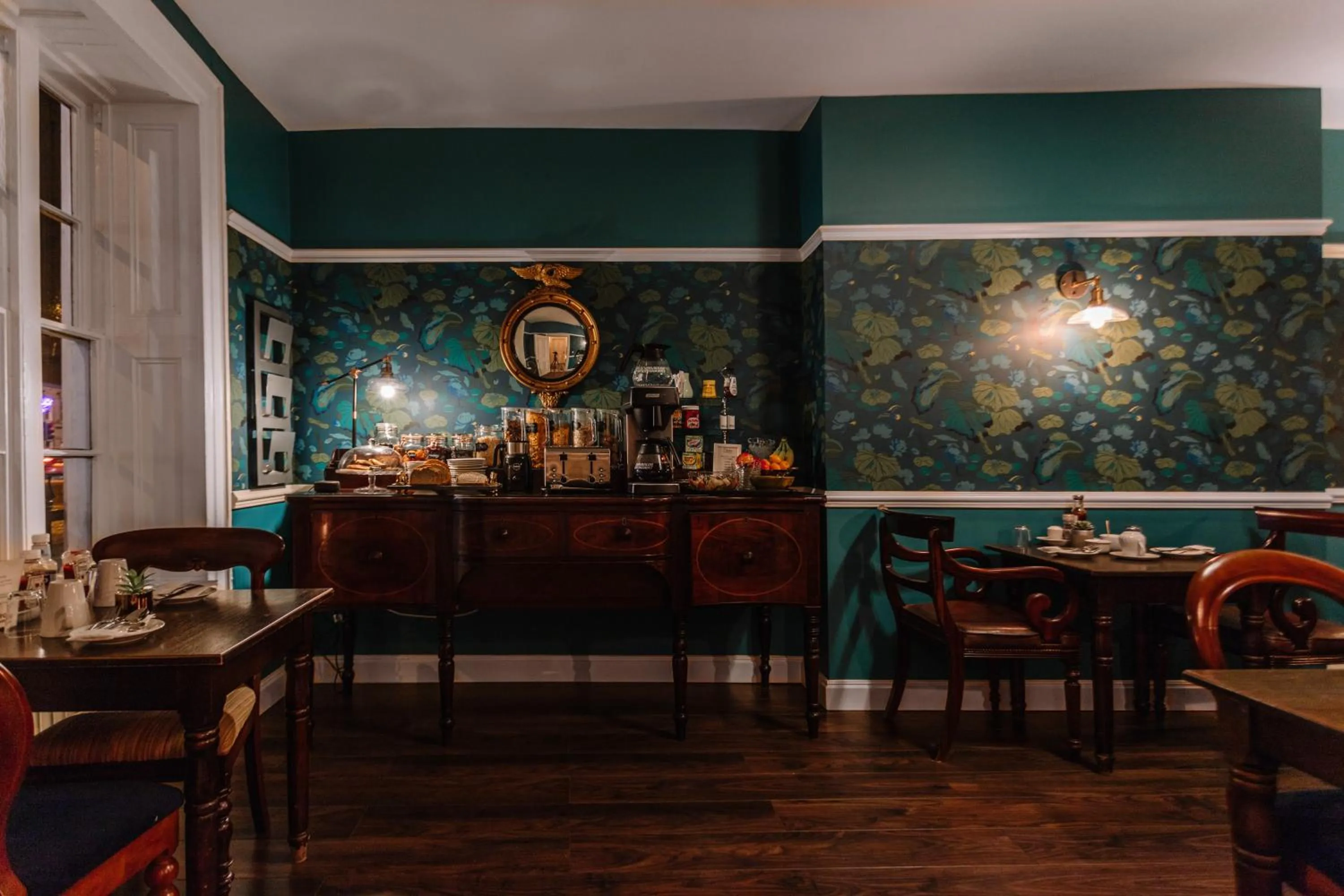 Dining area in Ralph's