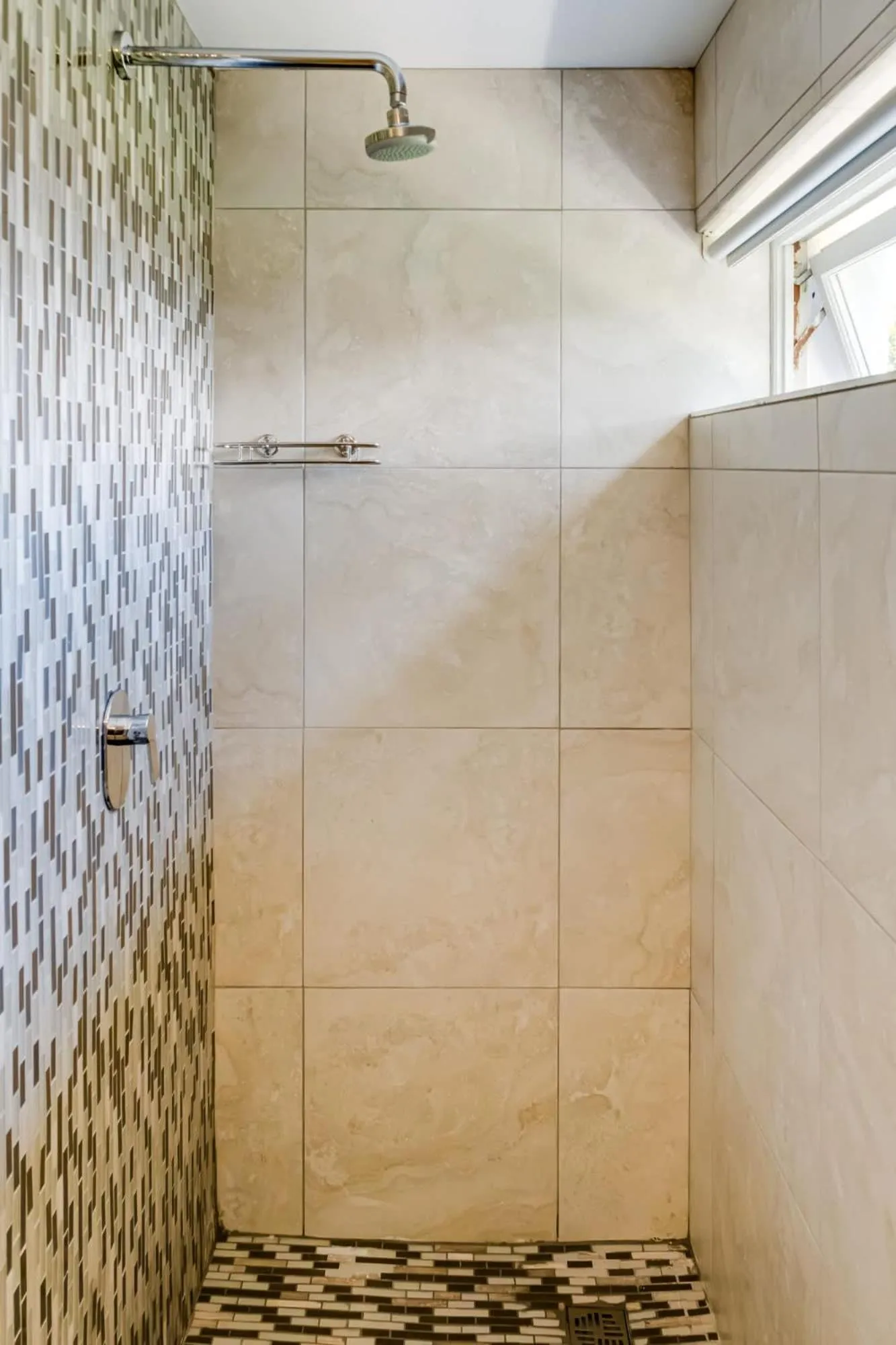 Shower in Villa Olivier