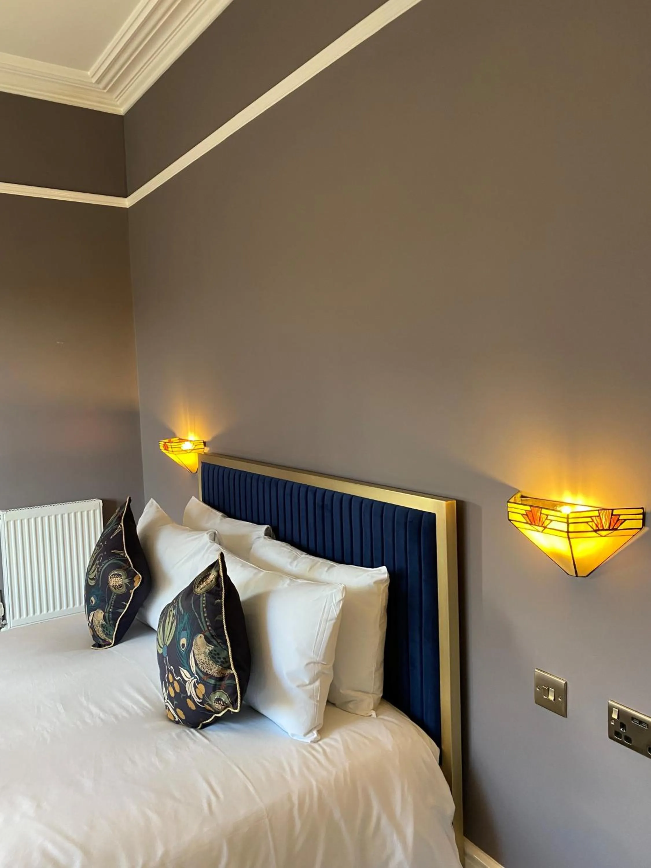 Bed in The Elizabeth House Hotel