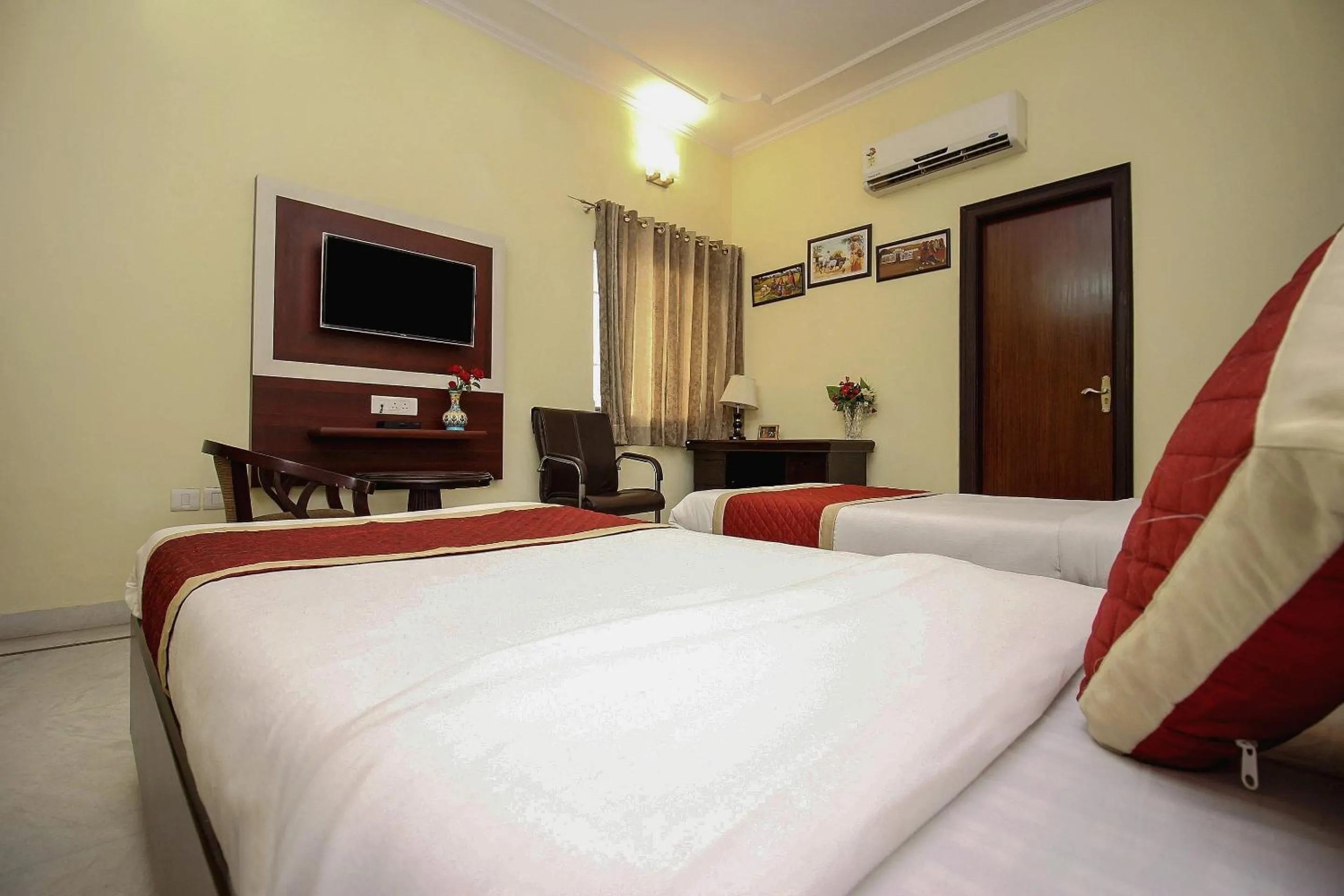 Bedroom in Hotel O Jaipur Stays