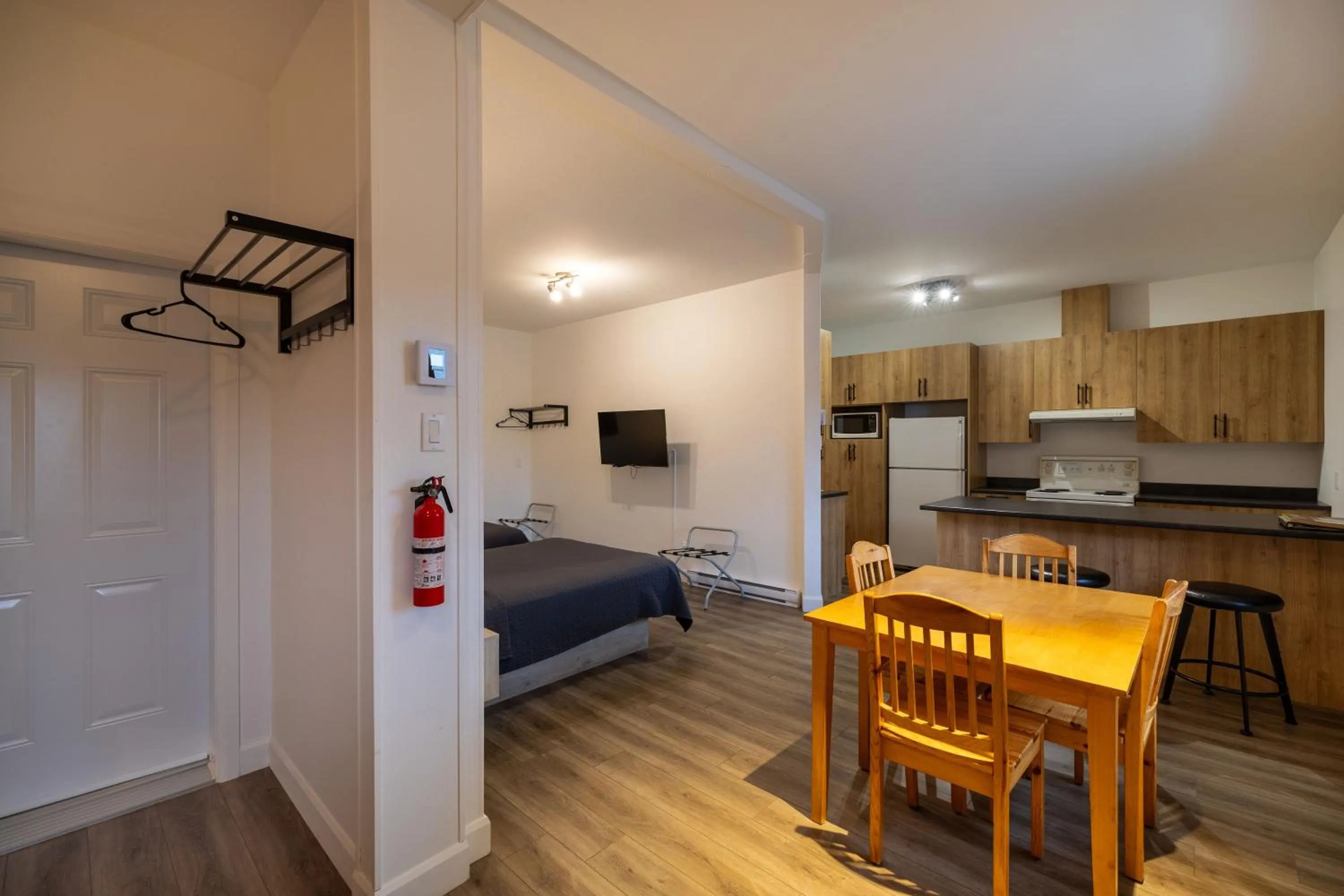 Photo of the whole room in Motel Et Condo Chez Charley