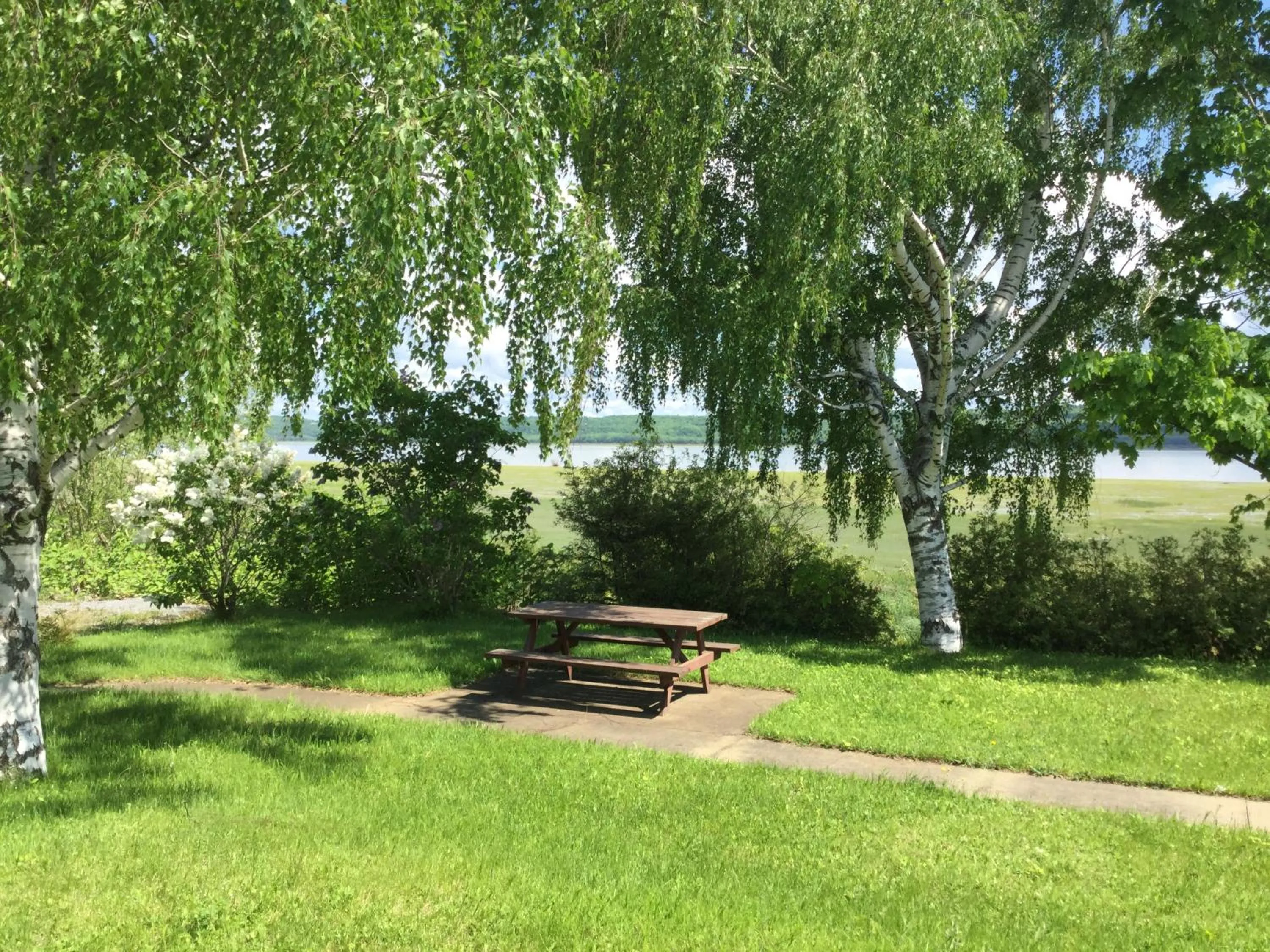 Garden in Motel Et Condo Chez Charley