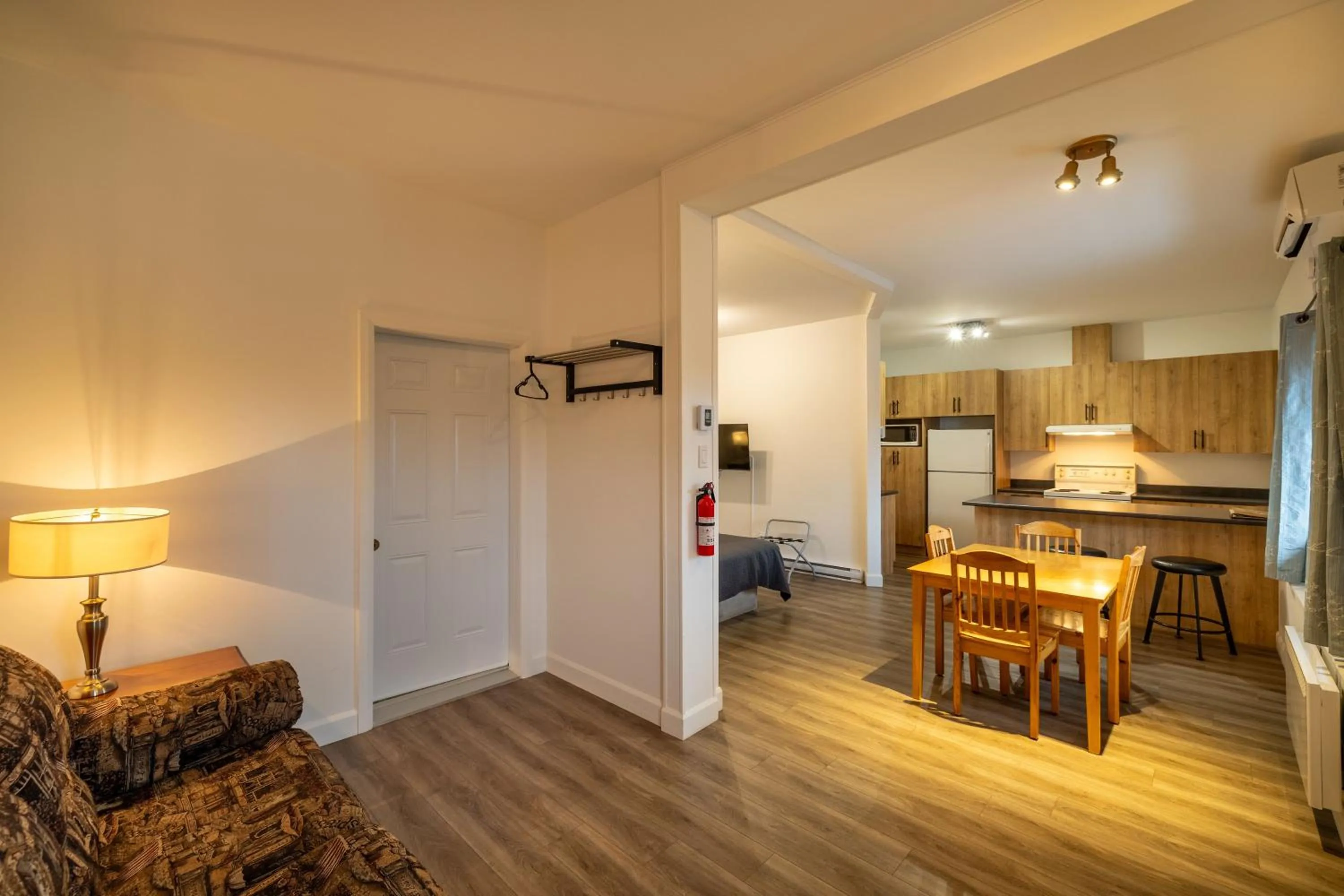 Photo of the whole room, Bed in Motel Et Condo Chez Charley