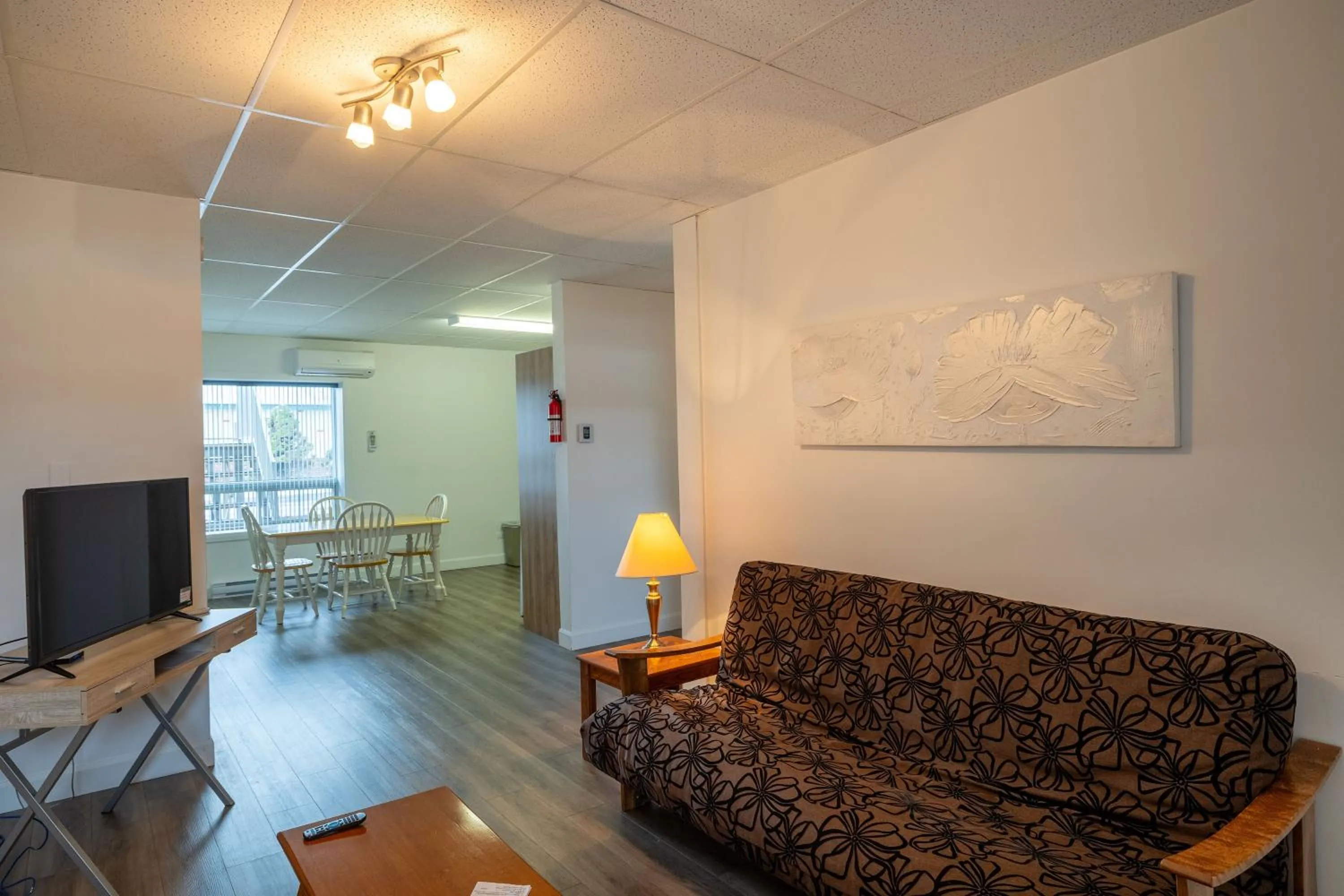 TV and multimedia in Motel Et Condo Chez Charley