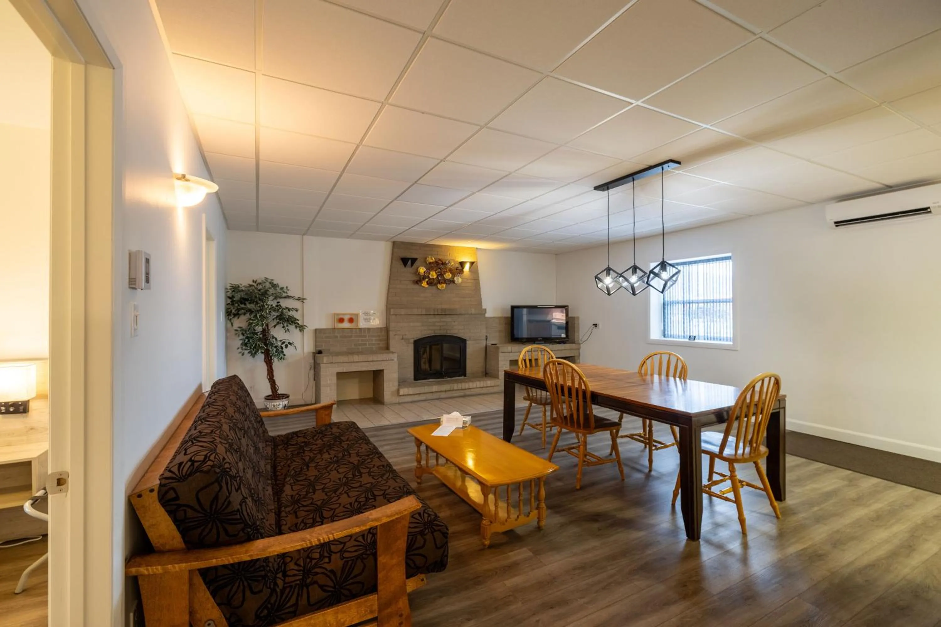 Photo of the whole room in Motel Et Condo Chez Charley