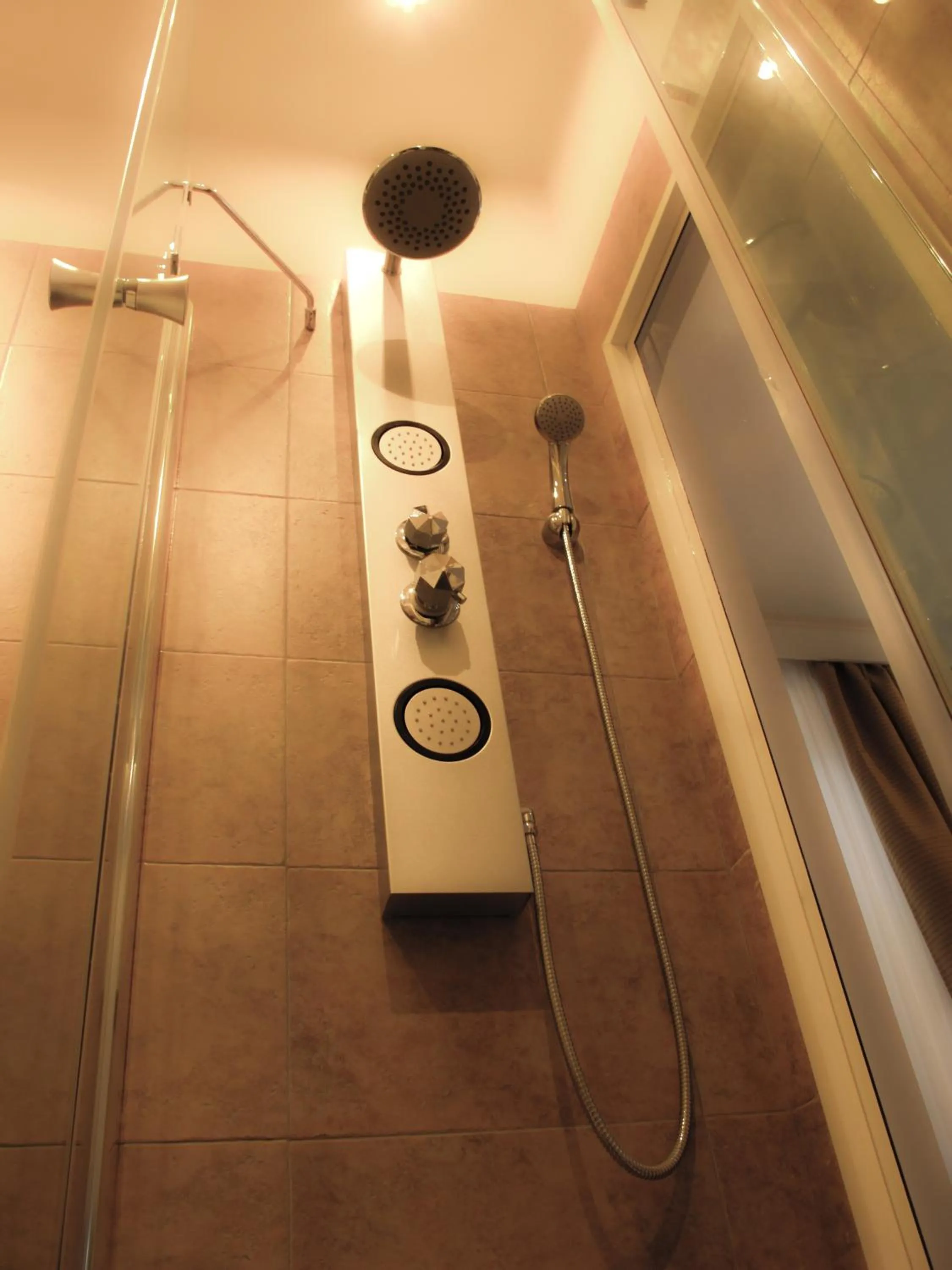 Shower in Roma Veneto Relais