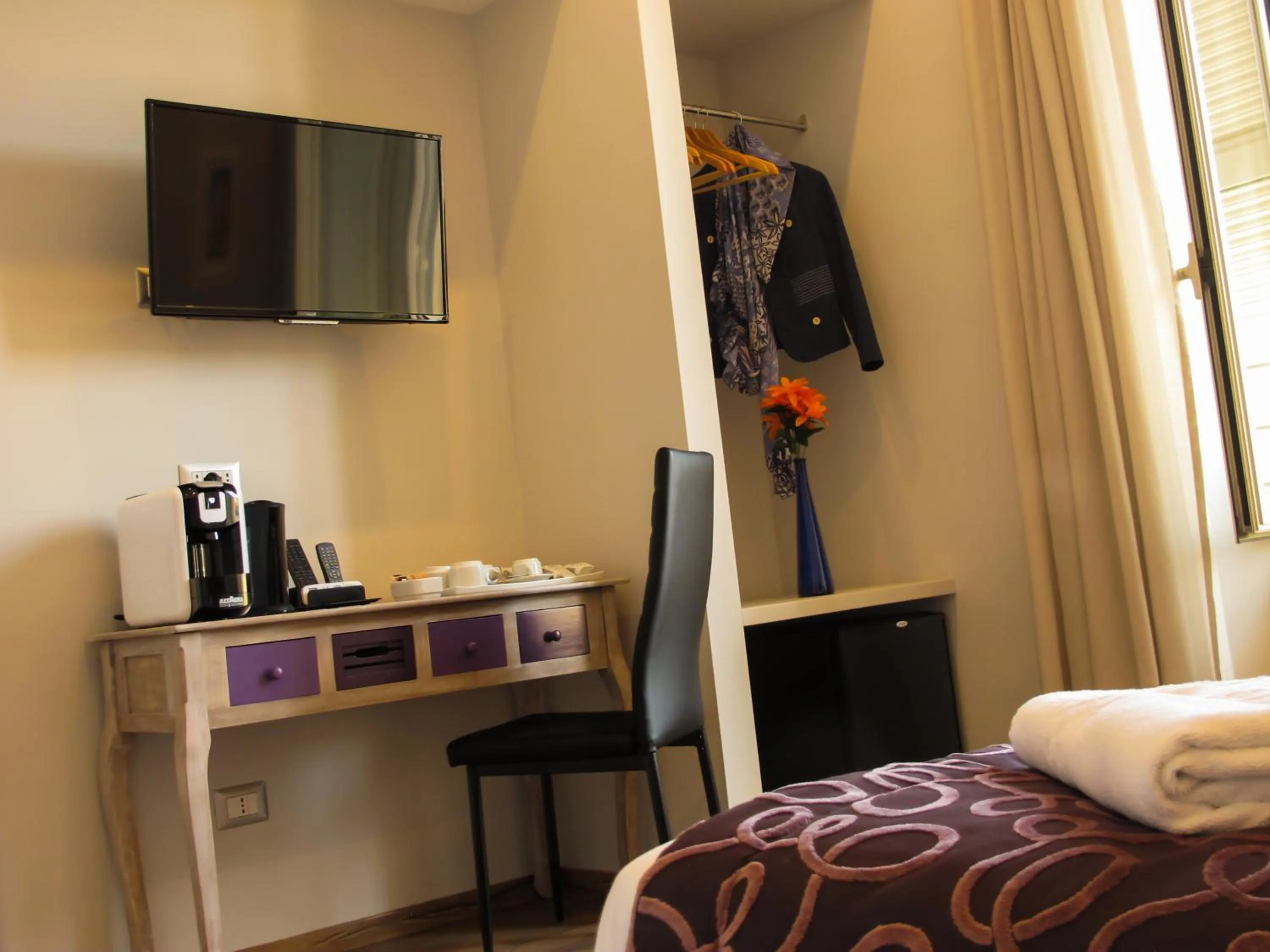 Photo of the whole room, Bed in Roma Veneto Relais