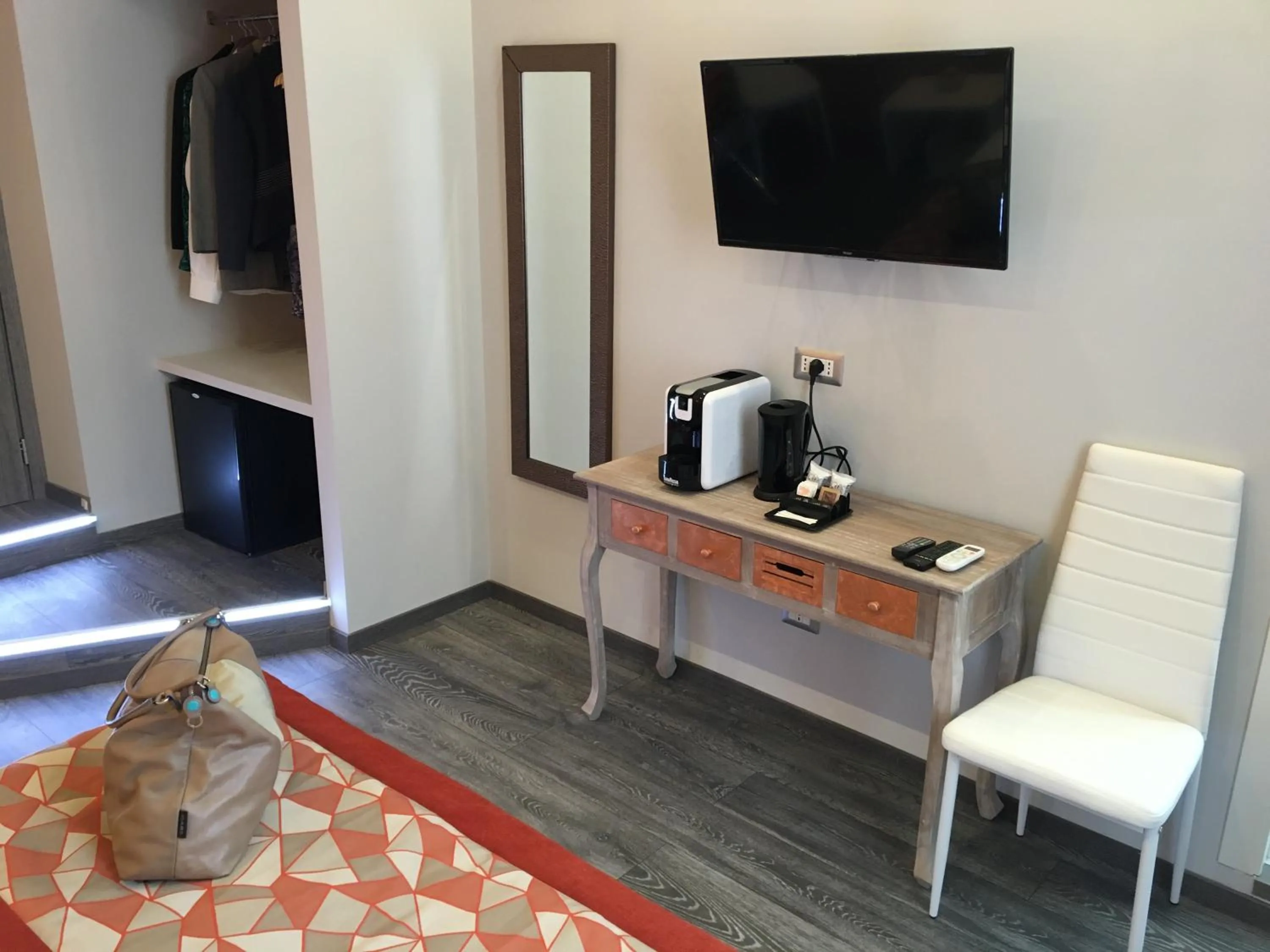 Photo of the whole room, Bed in Roma Veneto Relais