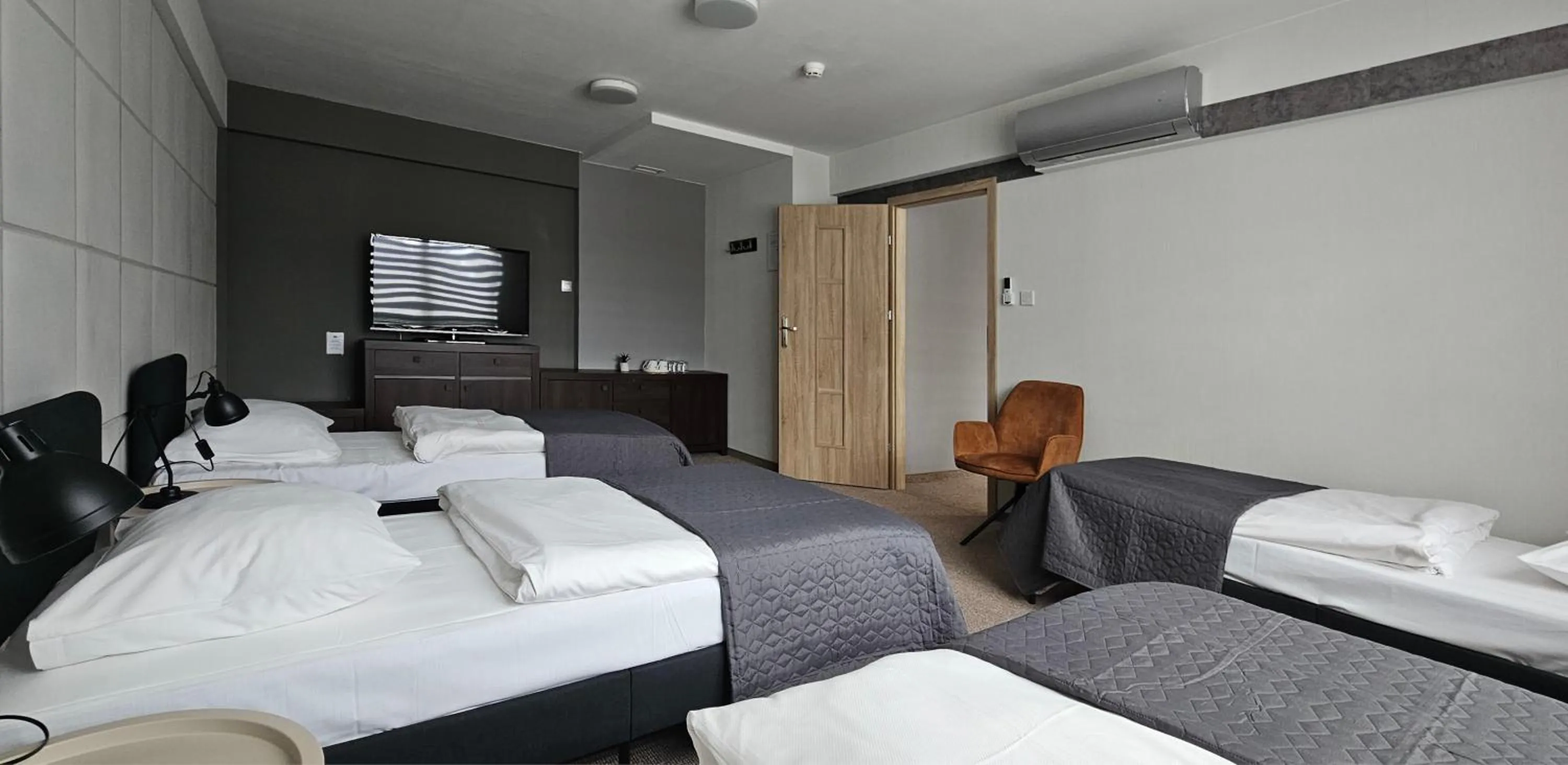 Bed in Hotel Great Polonia Kraków Airport