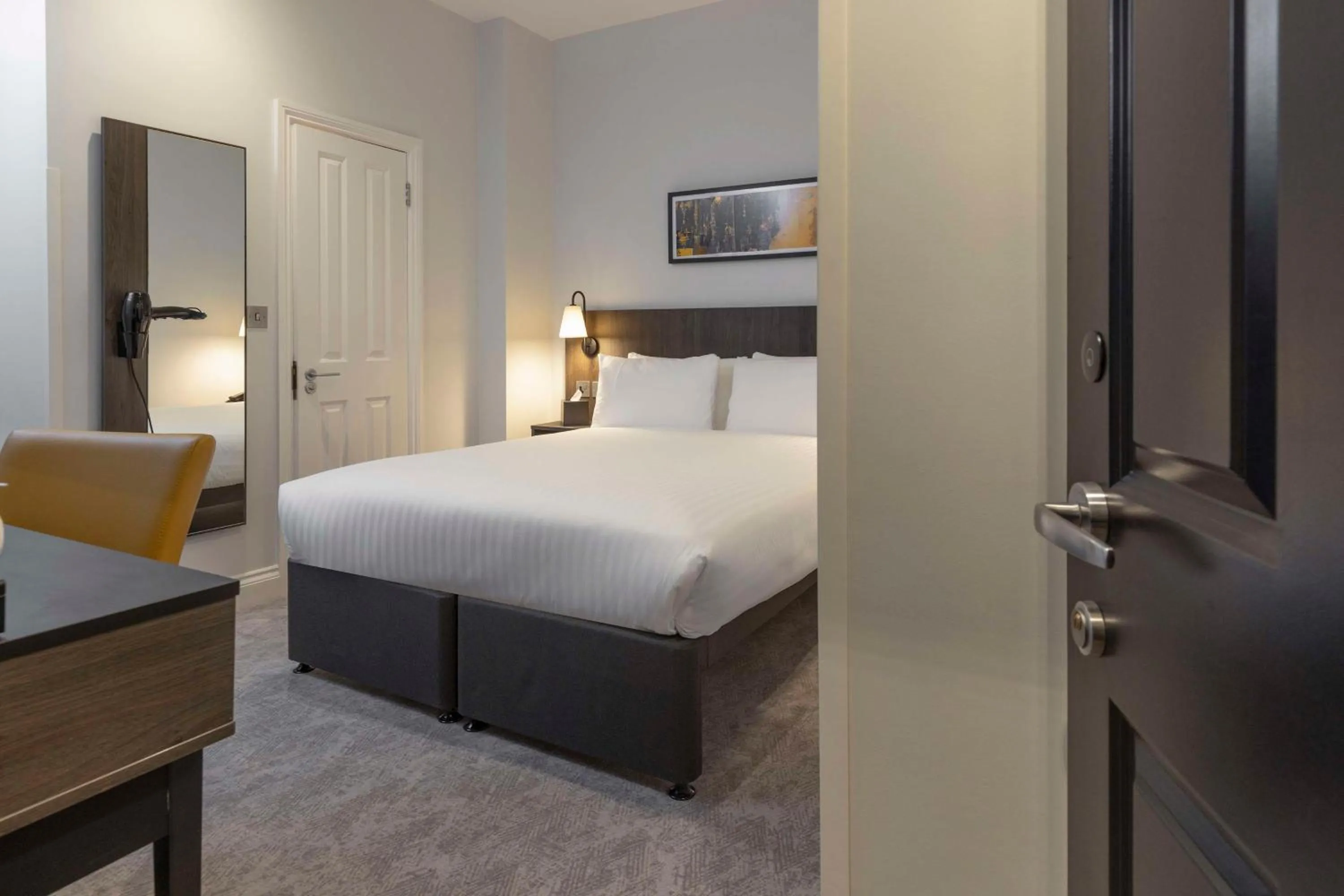 Bedroom, Bed in Four Points Flex by Sheraton London Kensington Olympia