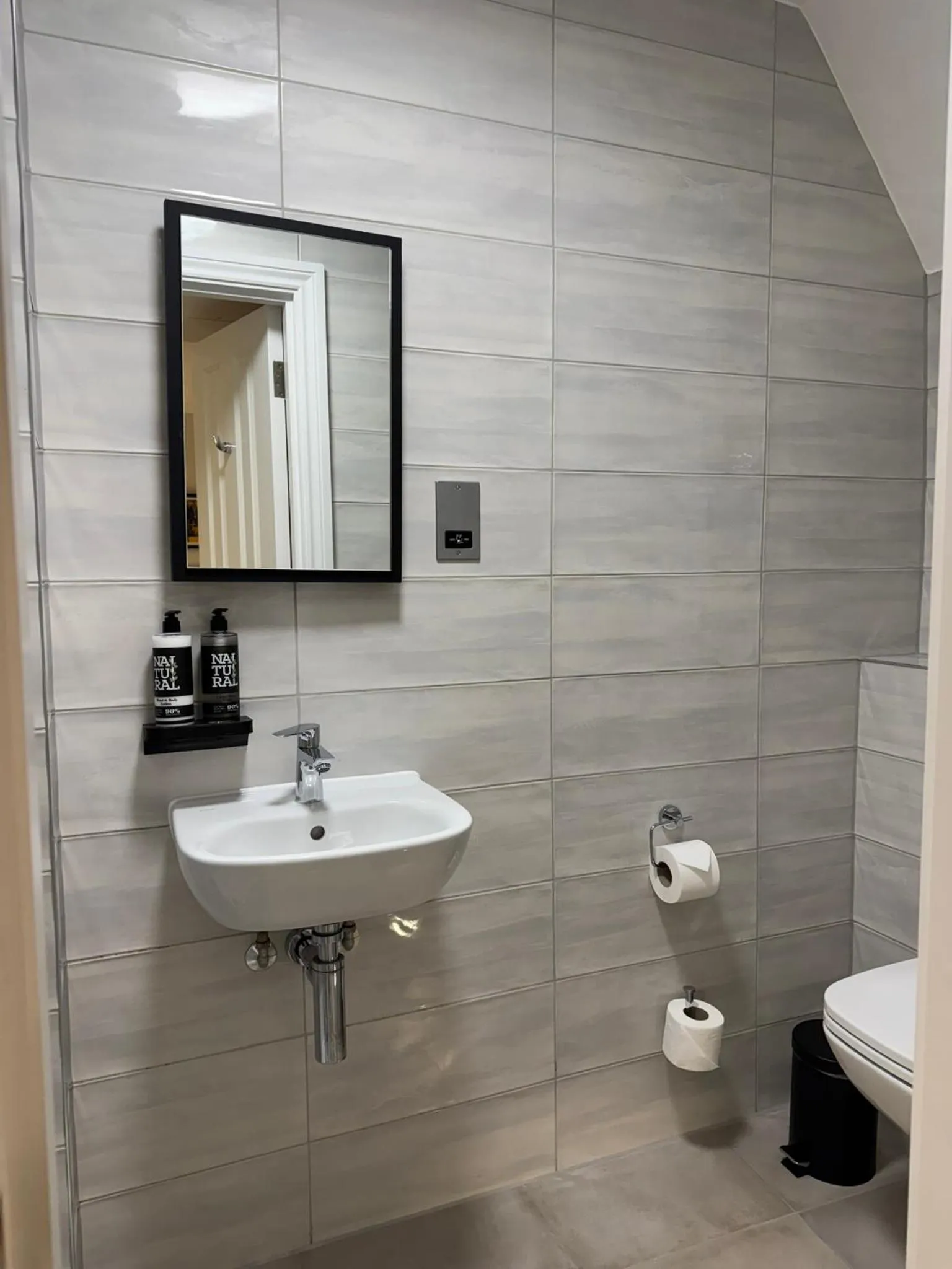 Toilet in Four Points Flex by Sheraton London Kensington Olympia