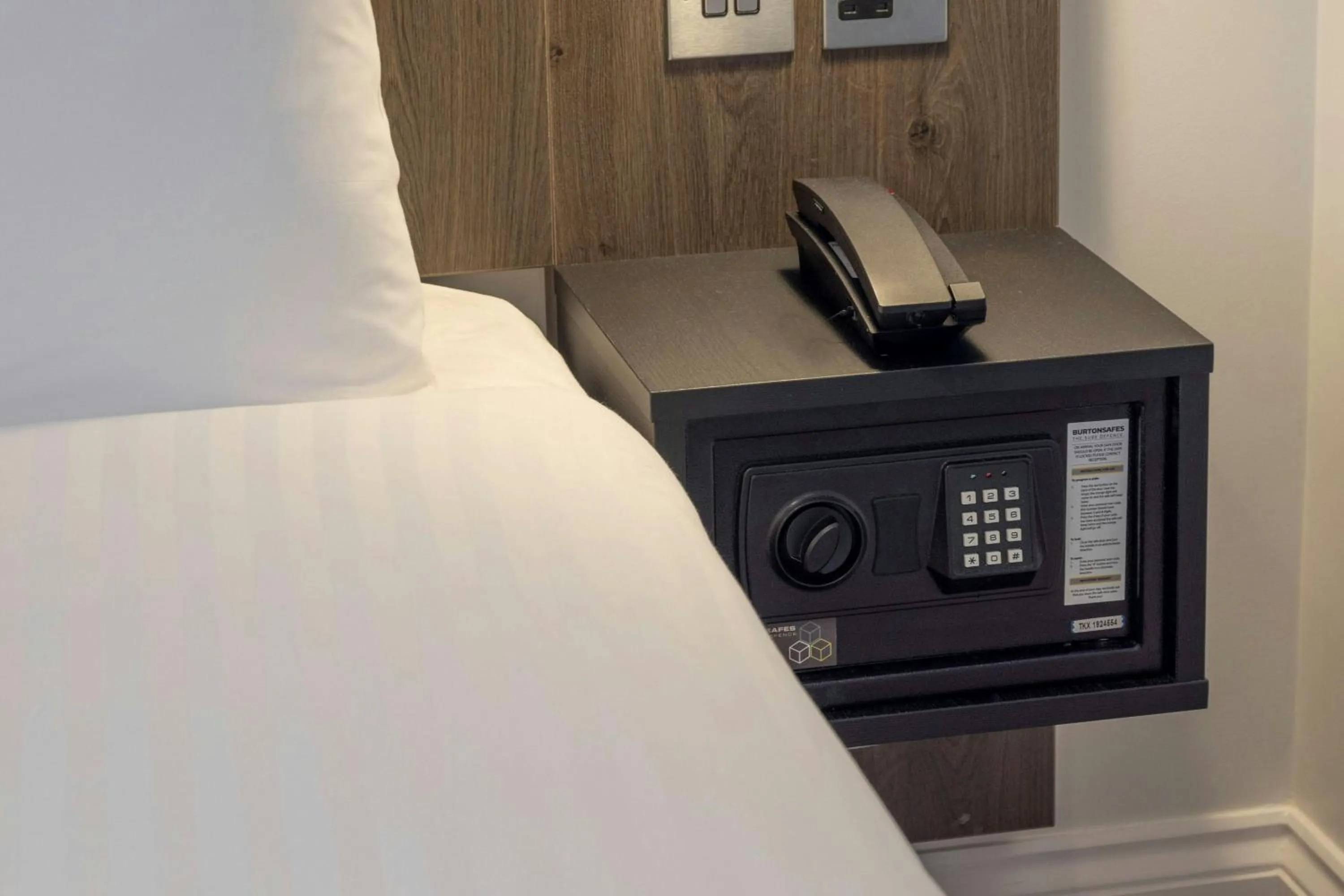 Photo of the whole room in Four Points Flex by Sheraton London Kensington Olympia