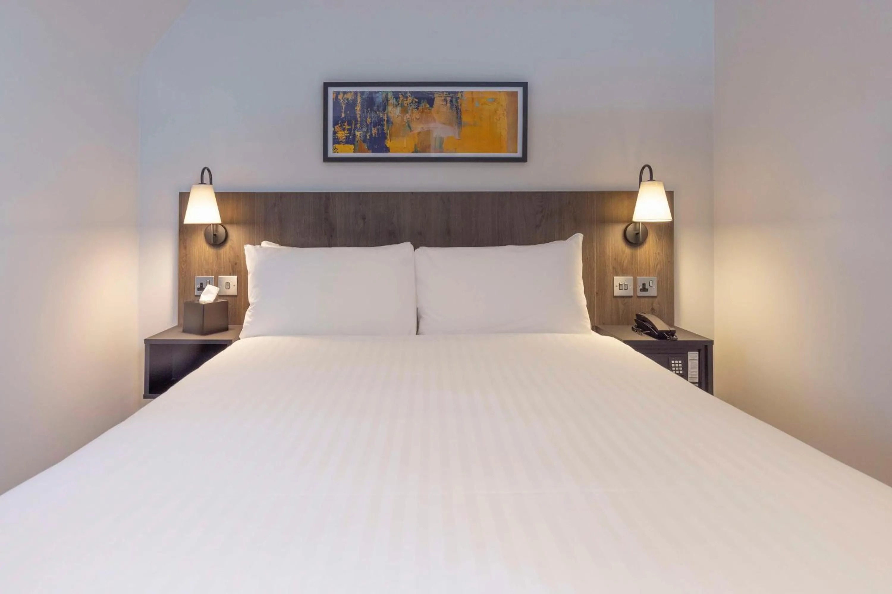 Bedroom, Bed in Four Points Flex by Sheraton London Kensington Olympia