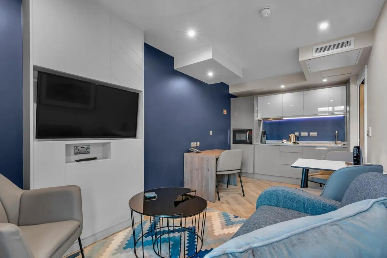 Living room in Roomzzz Leeds City