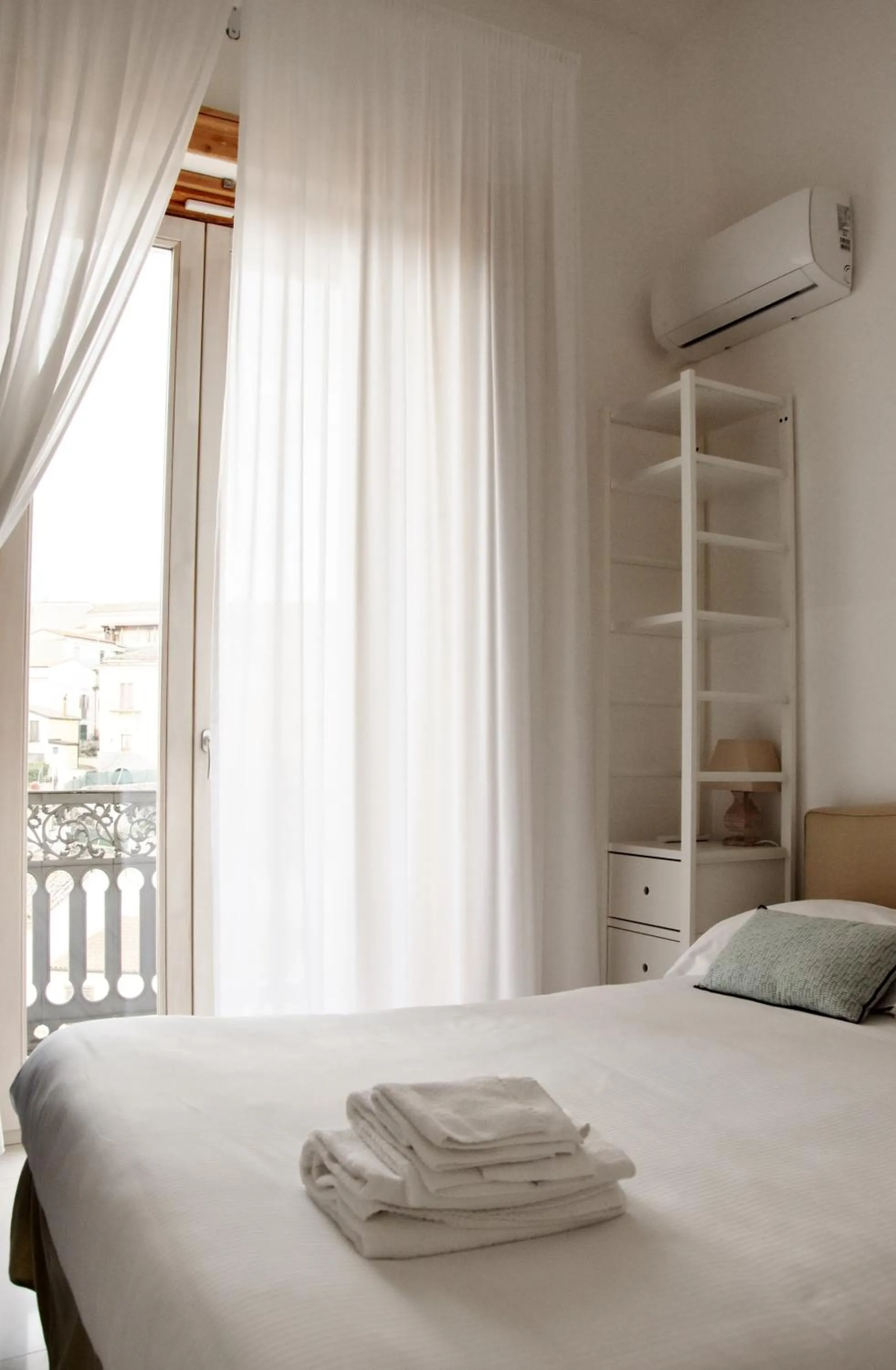 Photo of the whole room, Bed in La Casa nel Borgo Antico