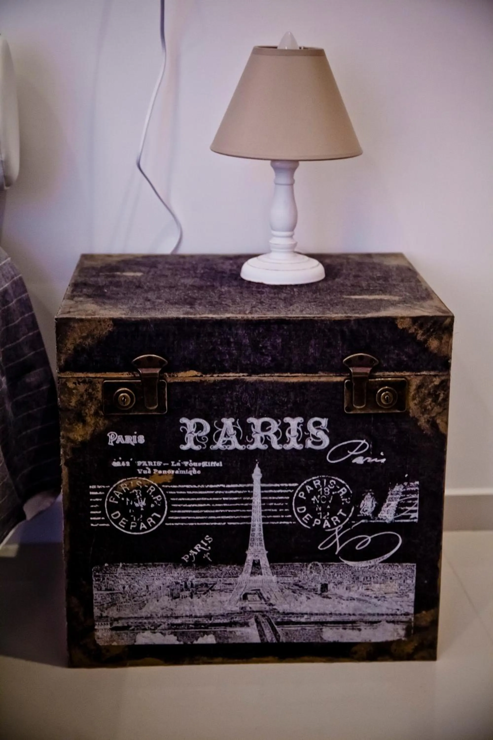 Decorative detail in La Casa nel Borgo Antico