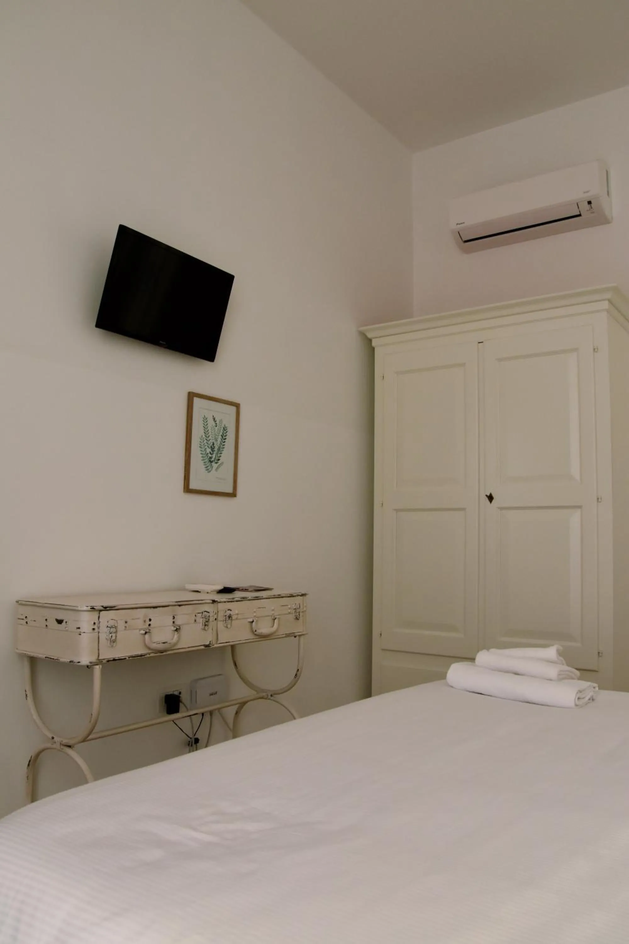 Photo of the whole room, Bed in La Casa nel Borgo Antico
