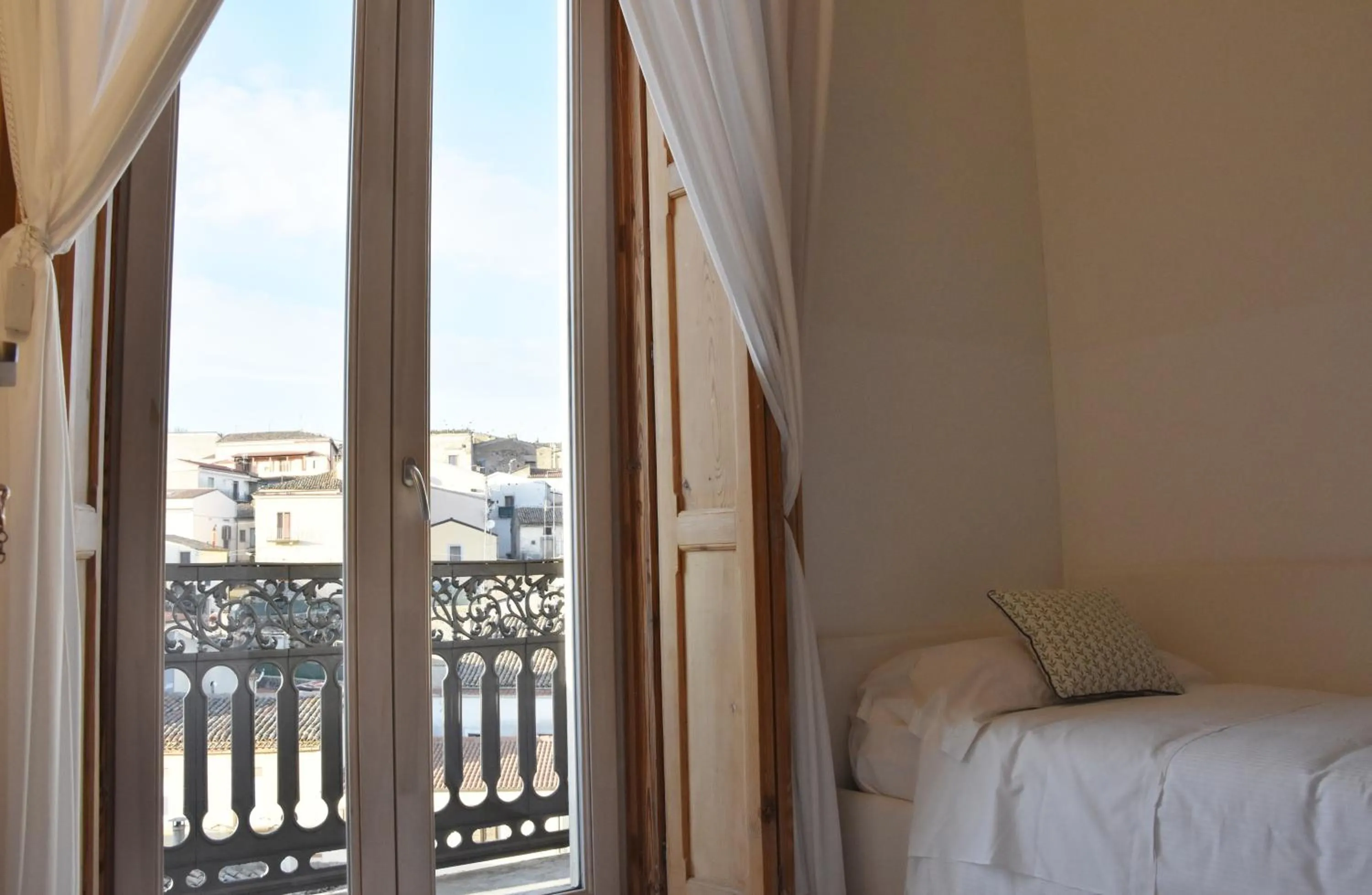 Photo of the whole room, Bed in La Casa nel Borgo Antico