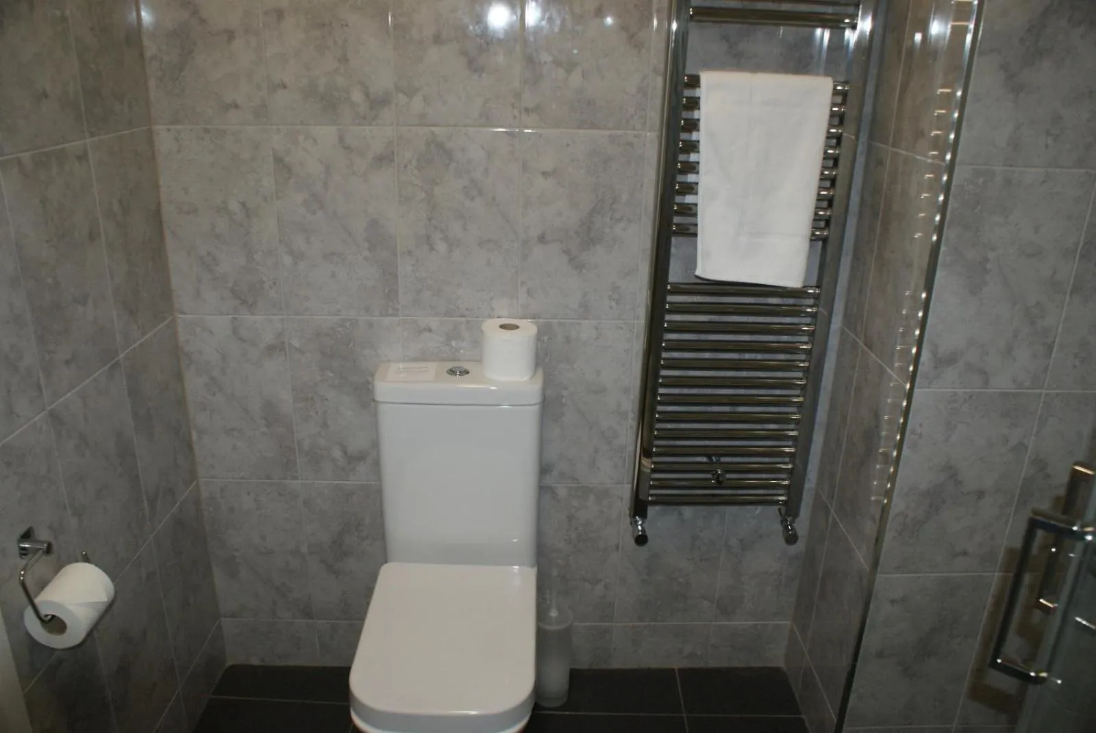 Bathroom in Keppels Head Hotel